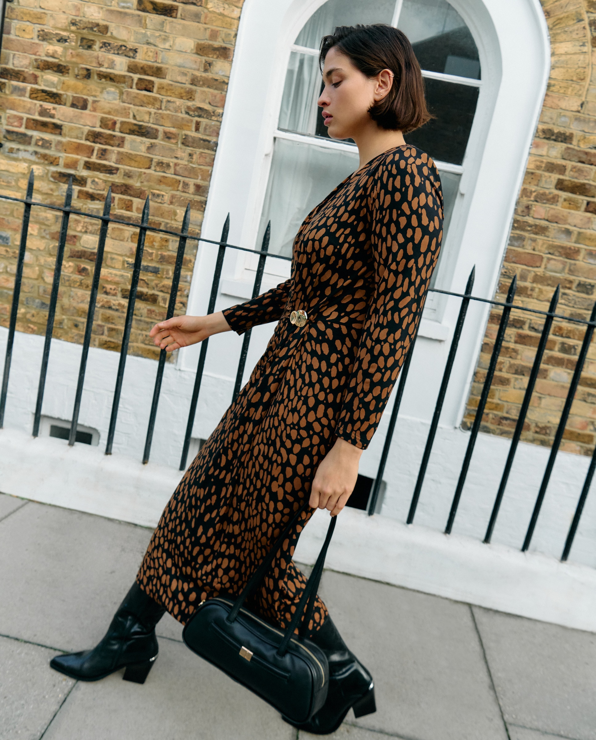 Imagem 0 de Vestido com Franzido e Joia