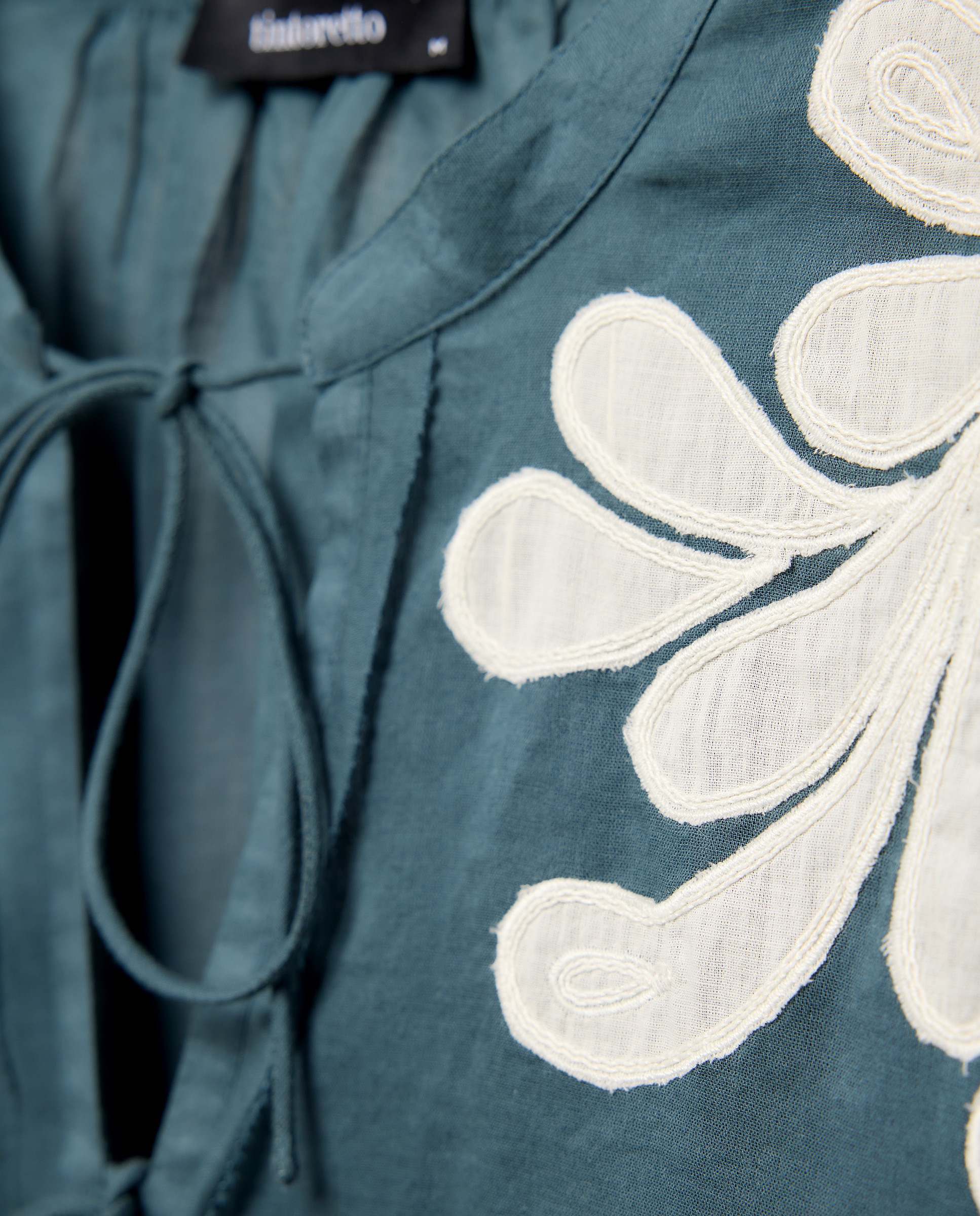 Blusa com Bordados nas Mangas Verde Pato-6