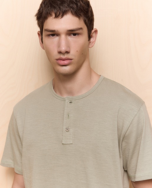 Imagem 0 de T-shirt de Manga Curta com Gola com Botões