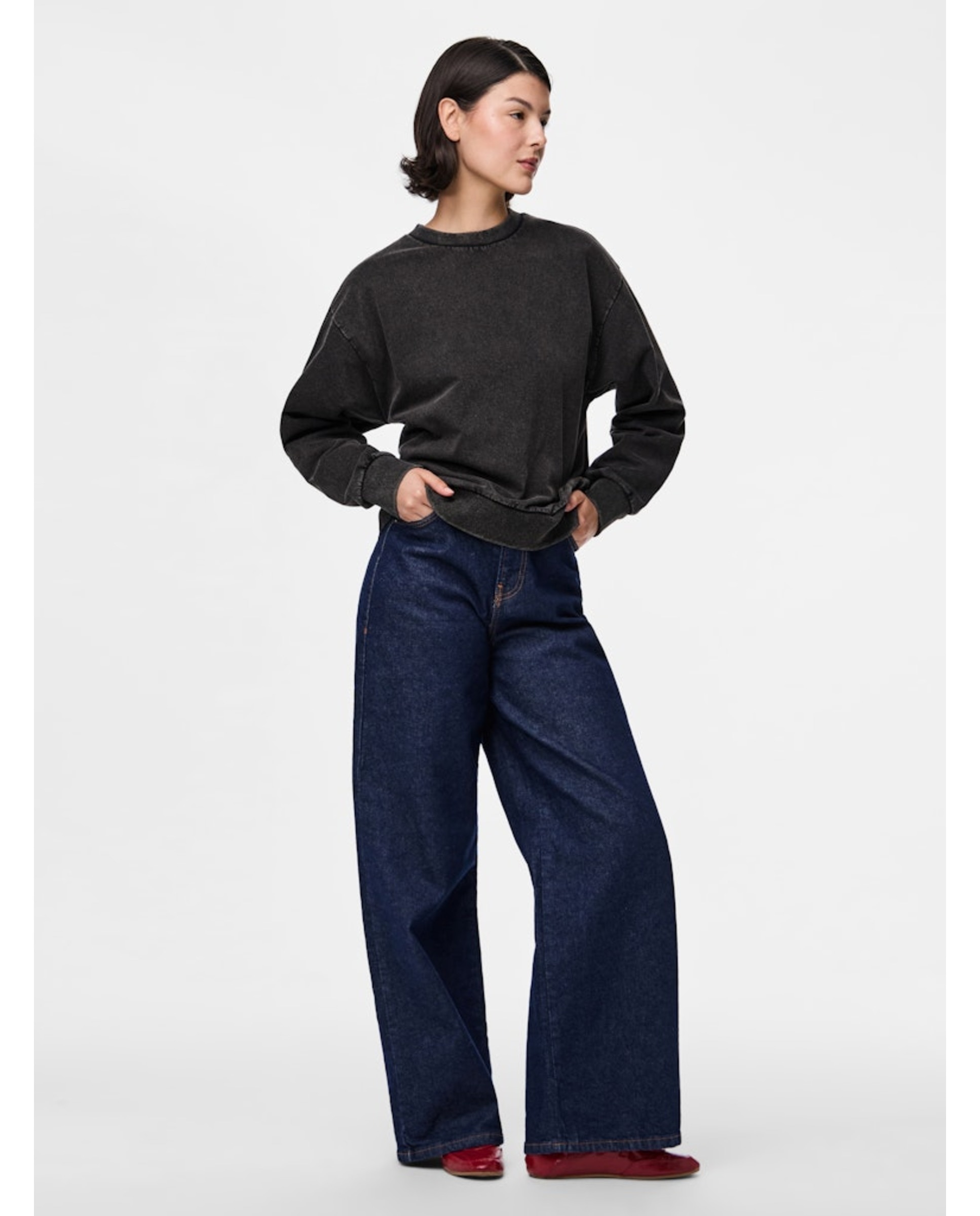 Sweatshirt Lisa com Decote Redondo Preto-6