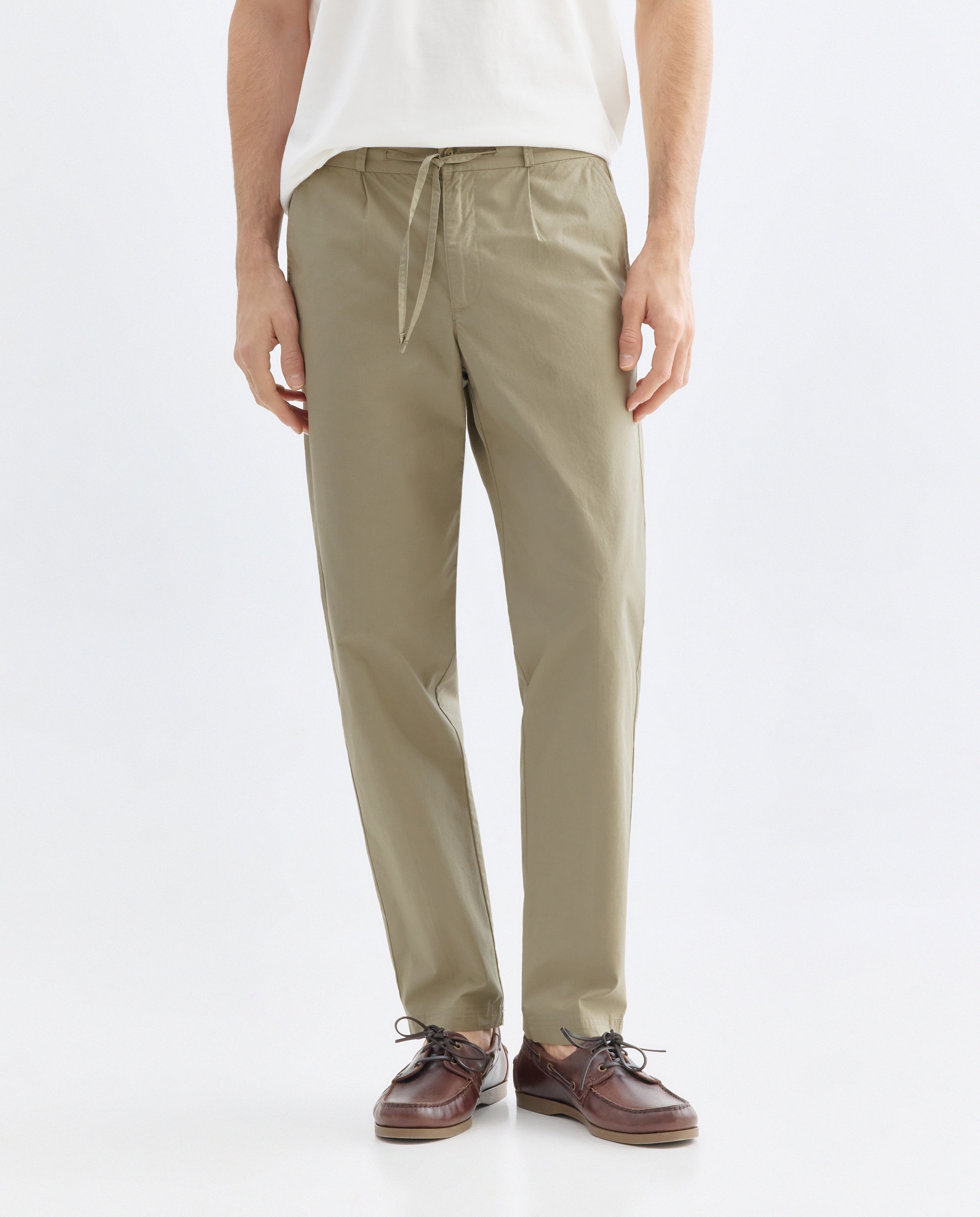 Pantalón hombre chino gomas popelín 520 Kaki-2