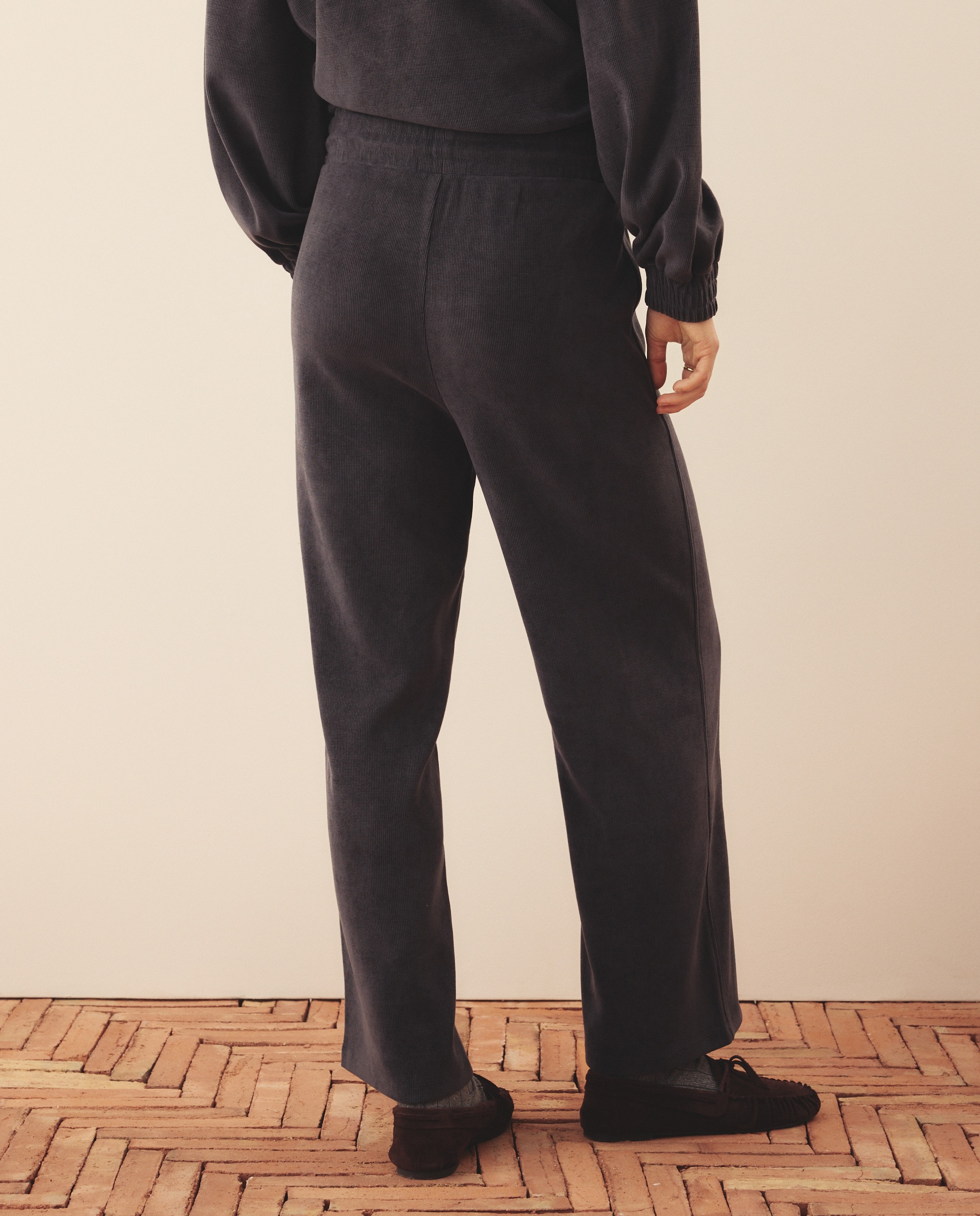 Joggers com Bombazina Elástica Chumbo-3