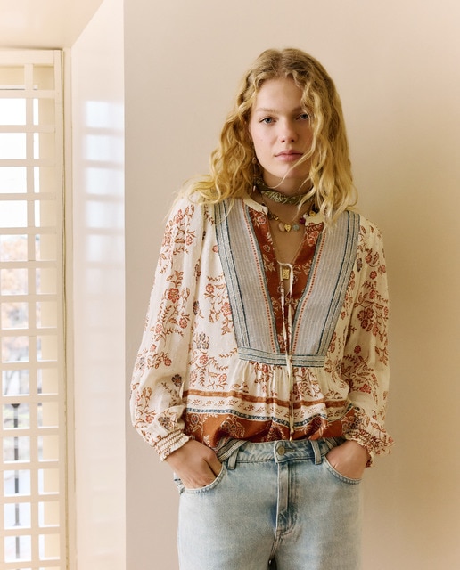 Imagem 0 de Blusa com Detalhe de Laço