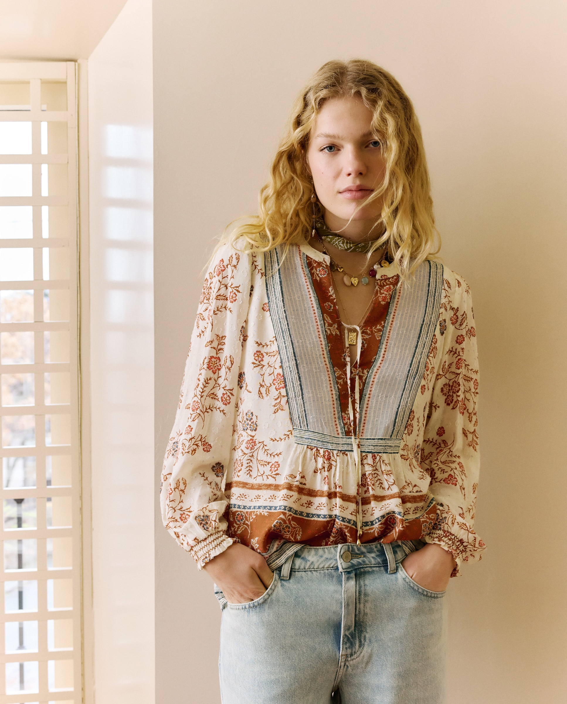 Imagem 0 de Blusa com Detalhe de Laço