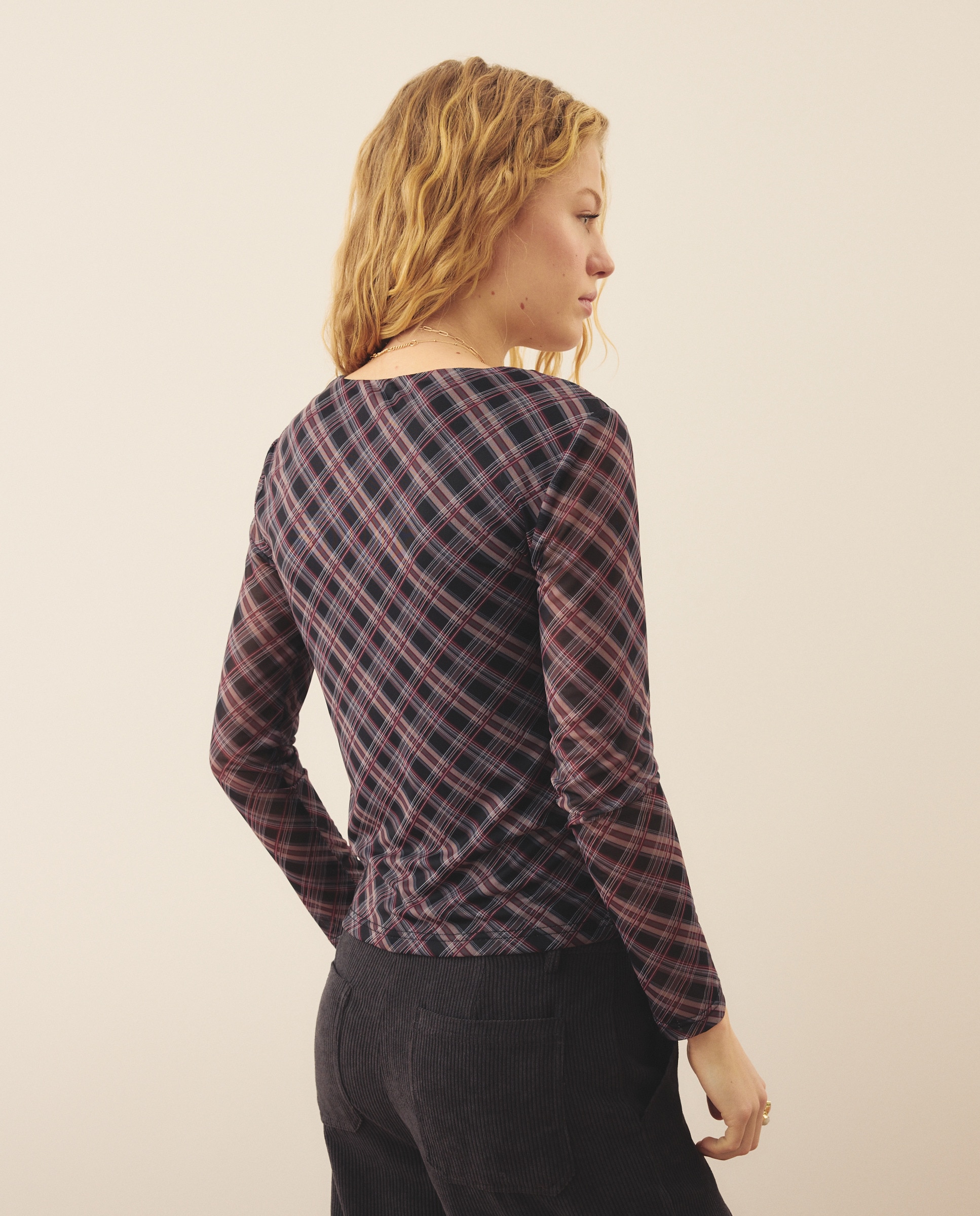 T-shirt de Tule com Franzidos Preto-3