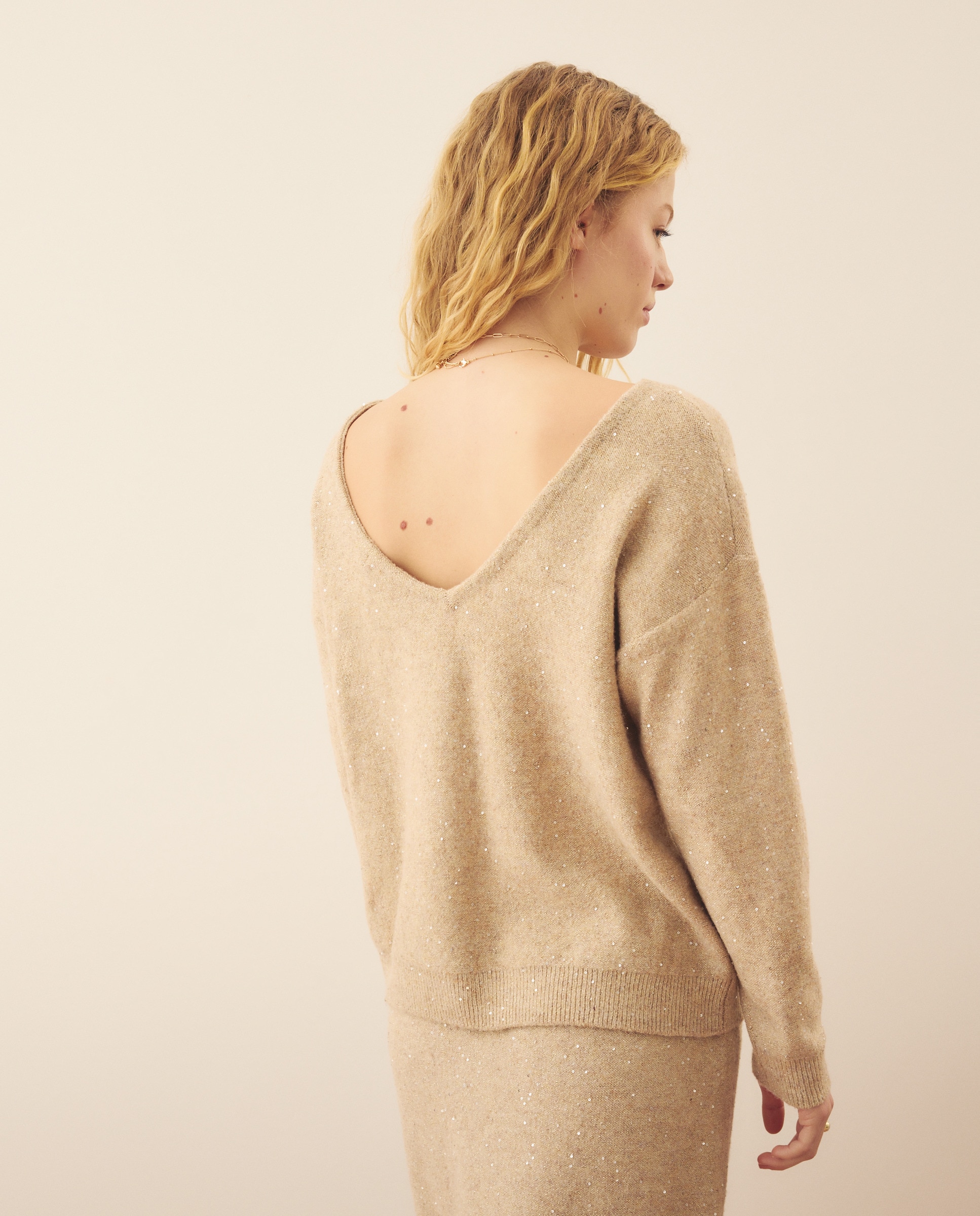 Camisola de Malha com Lantejoulas e Decote em Bico nas Costas Bege-3