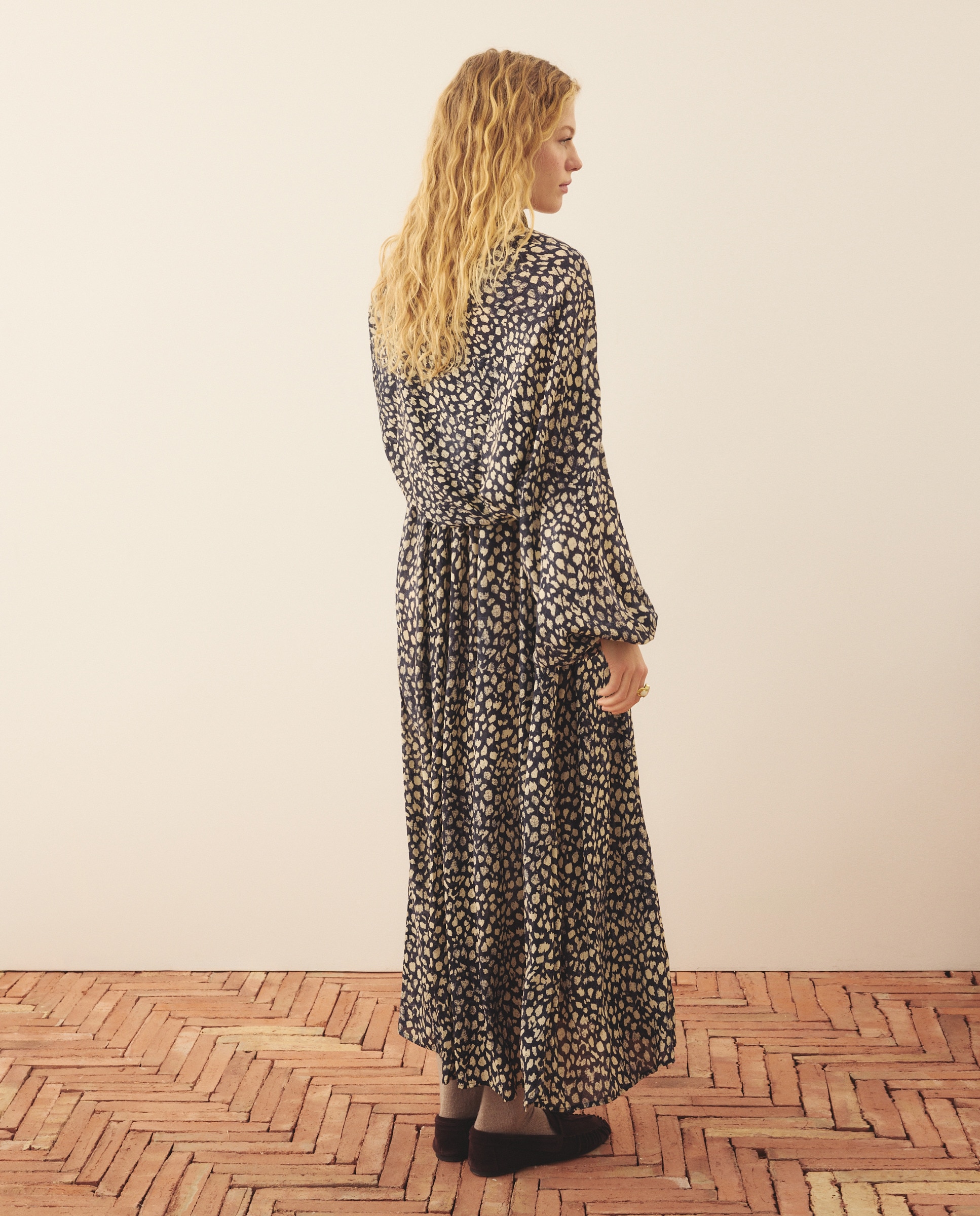 Vestido de Alças com Manchas e Capa Preto-3