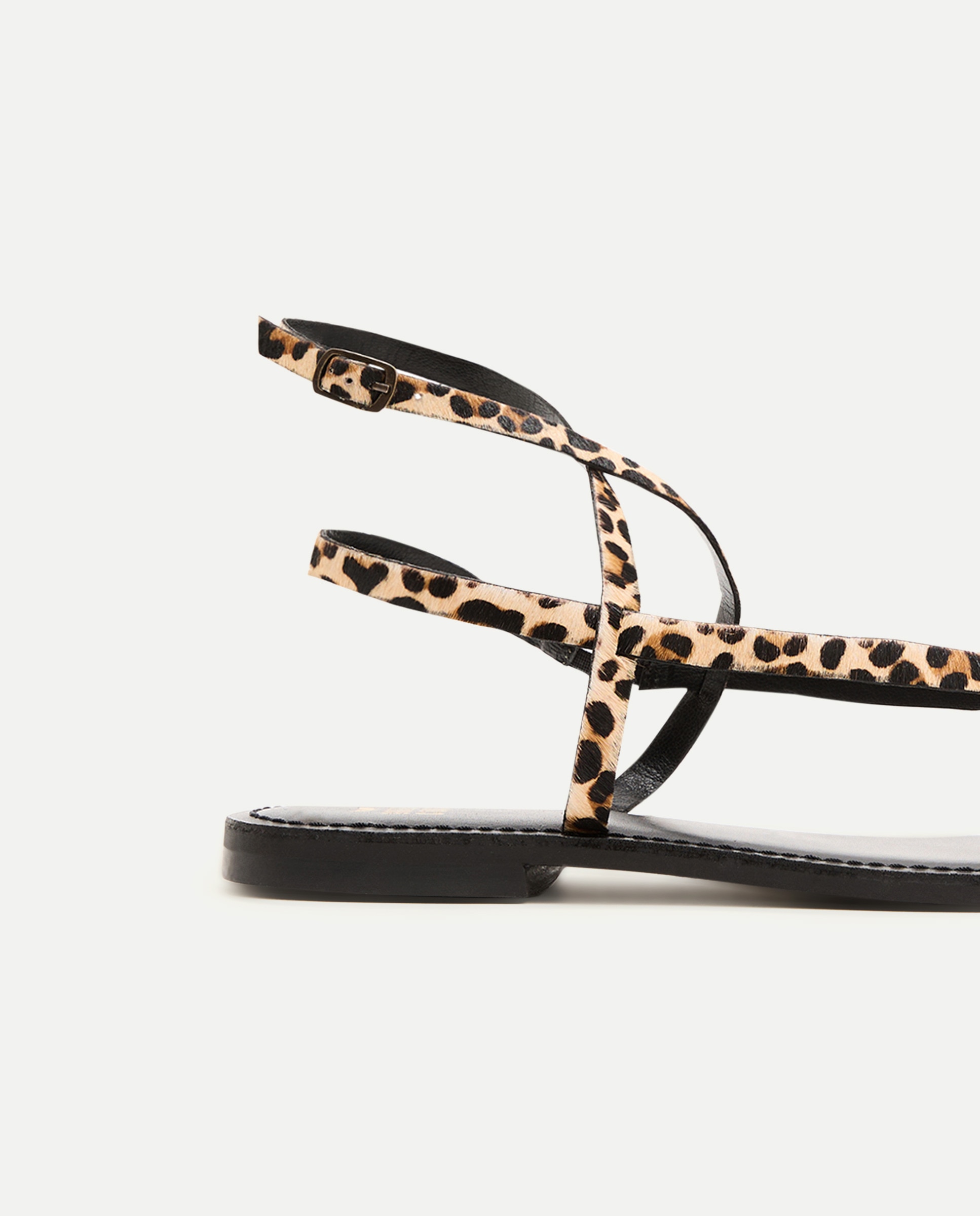 Sandálias em Pele com Animal Print Preto-5