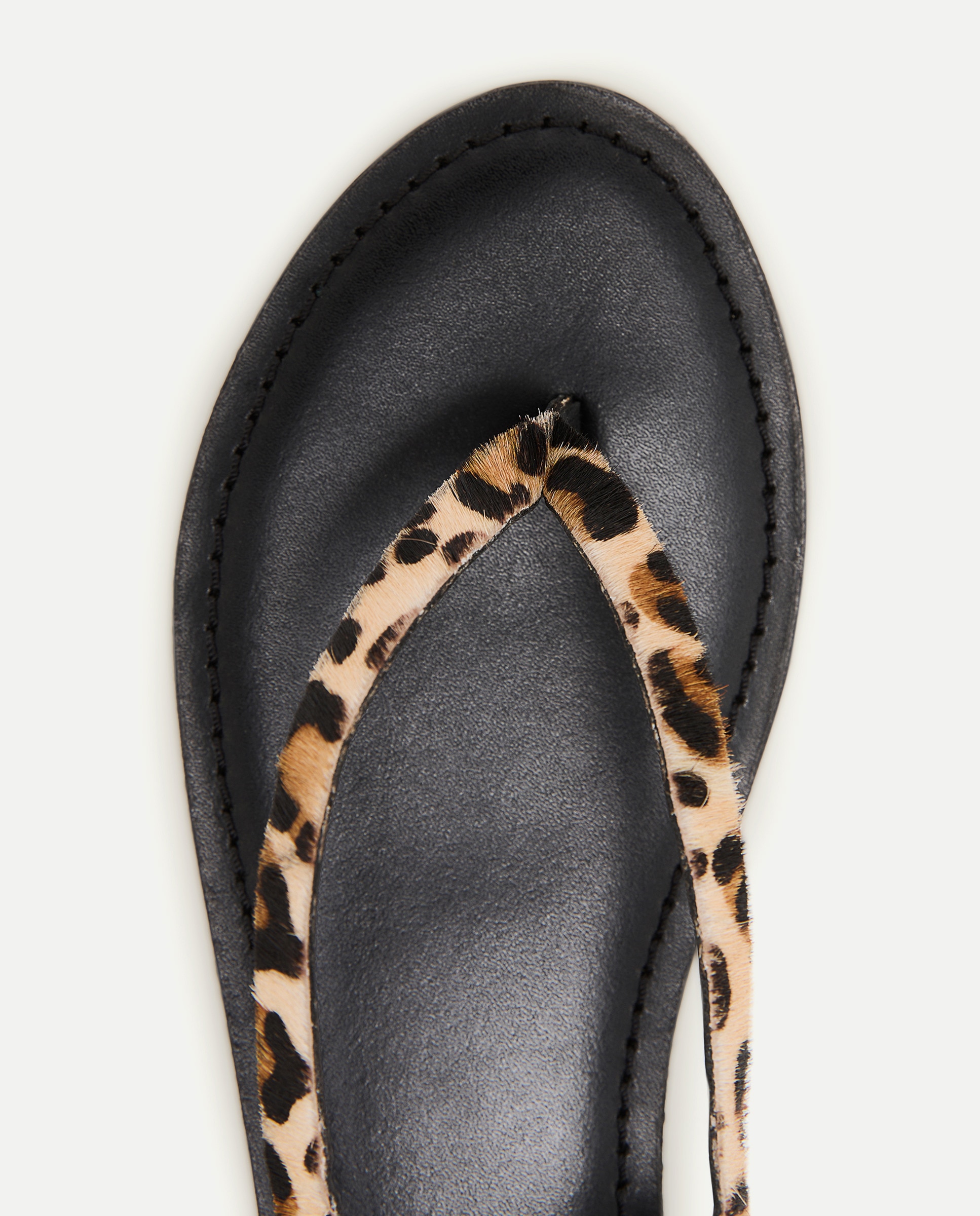 Sandálias em Pele com Animal Print Preto-4