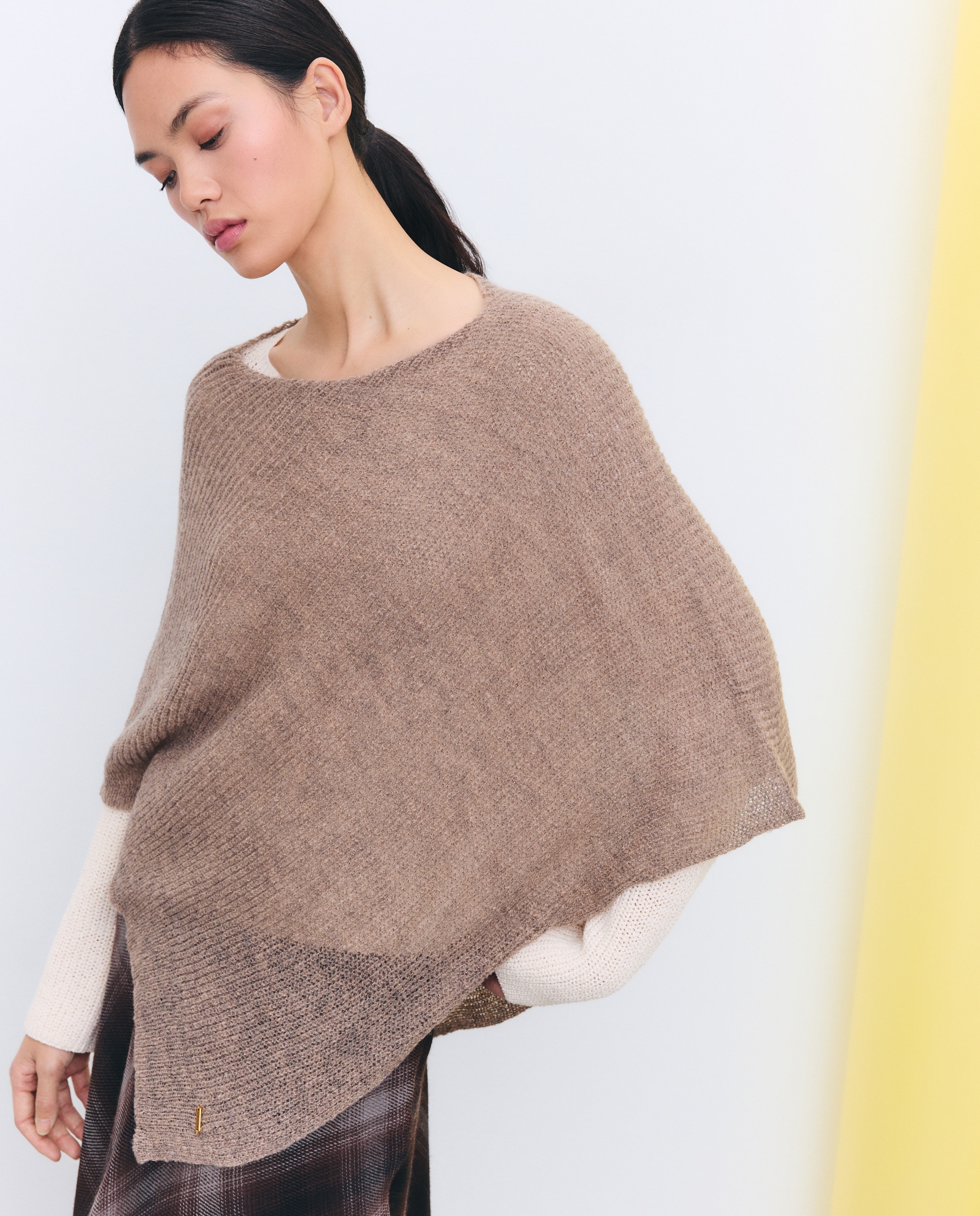 Imagen 0 de Poncho de punto en color liso 200 Rosa