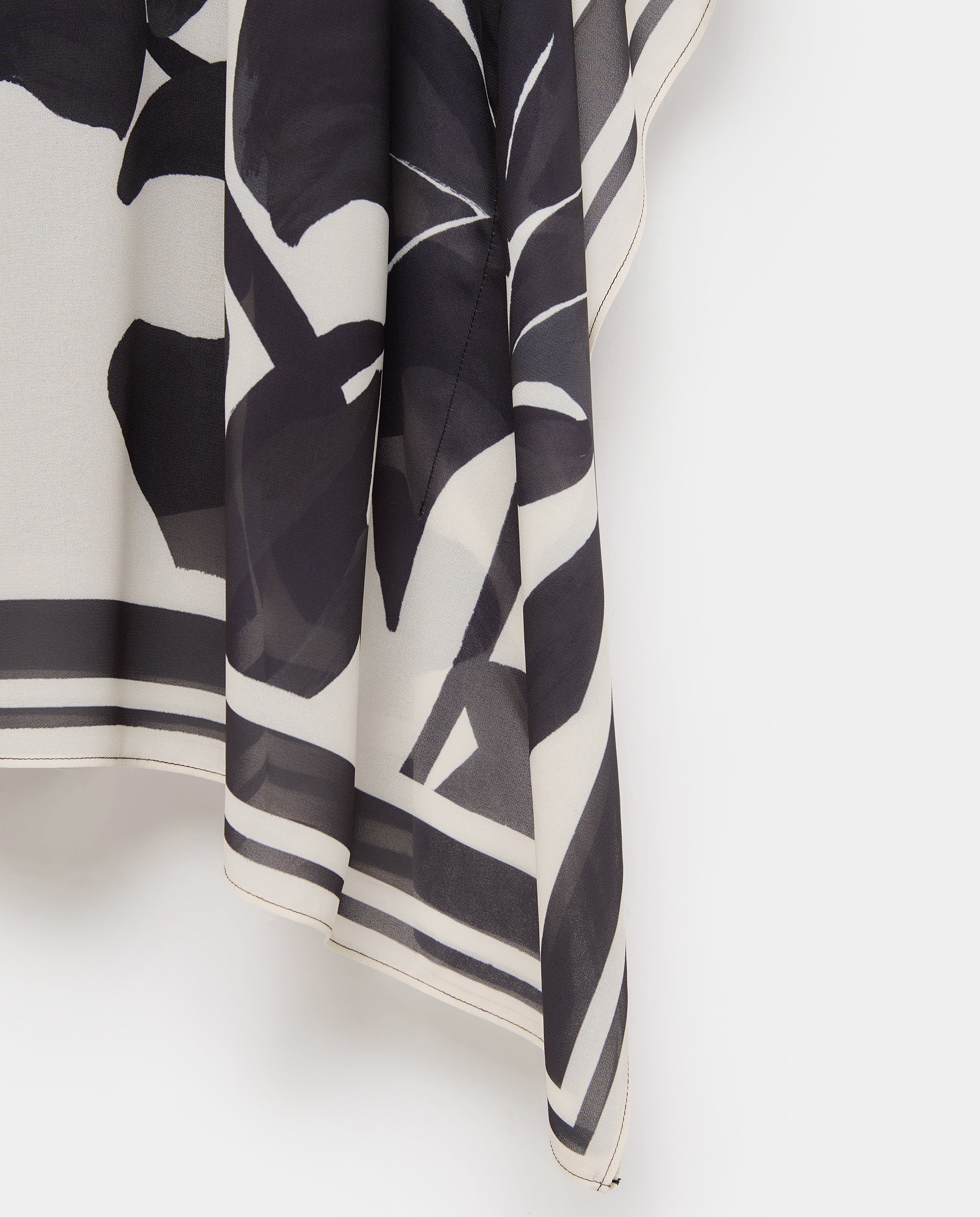 Blusa de Lenço com Estampado FLoral Preto-5