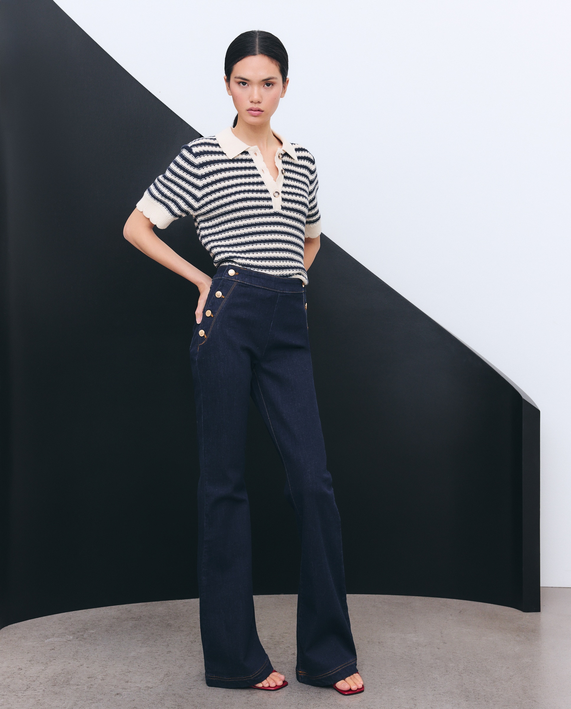 Imagem 0 de Jeans Flare com Abotoadura