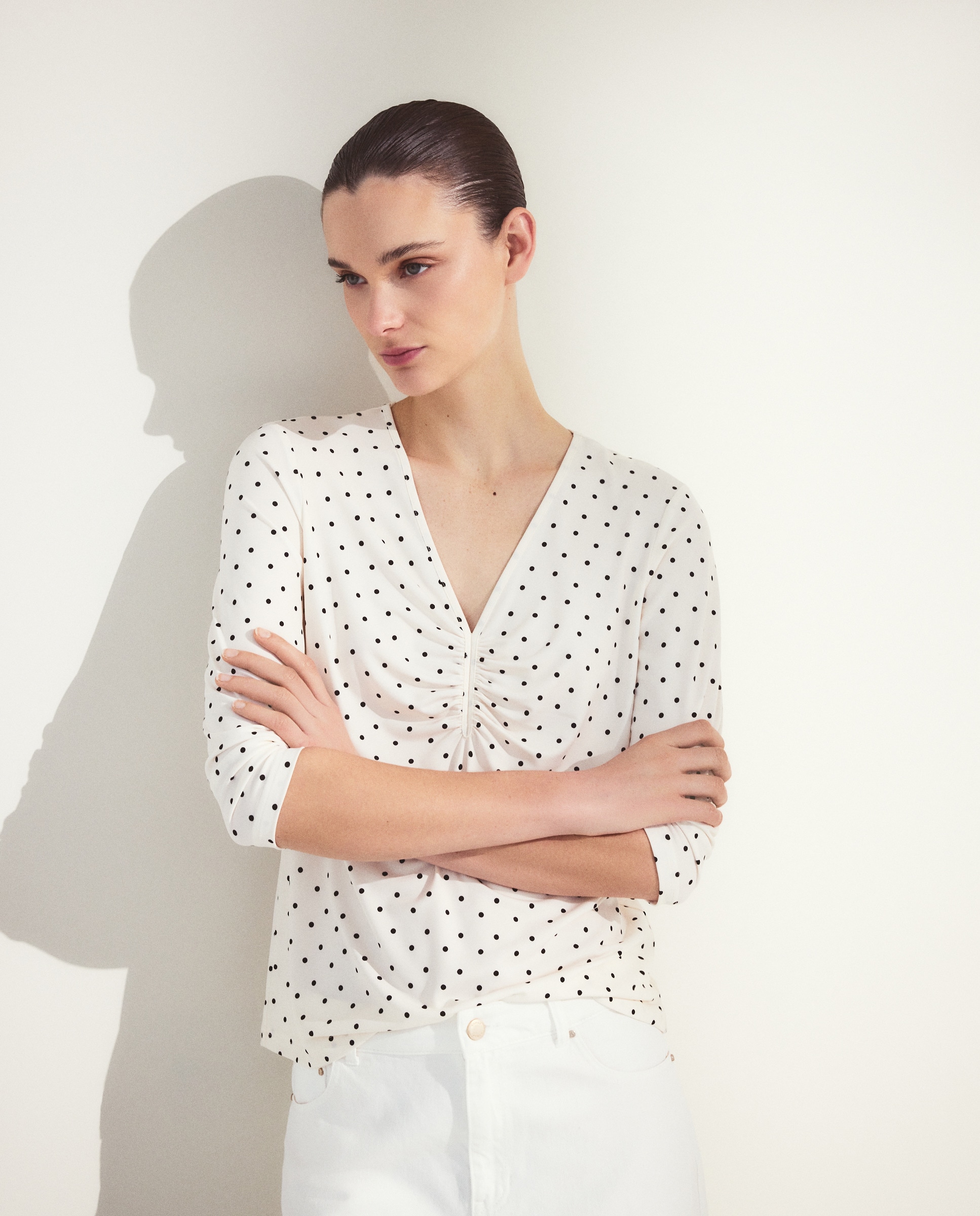 Imagem 0 de T-shirt com Franzido no Peito e Estampado às Bolinhas