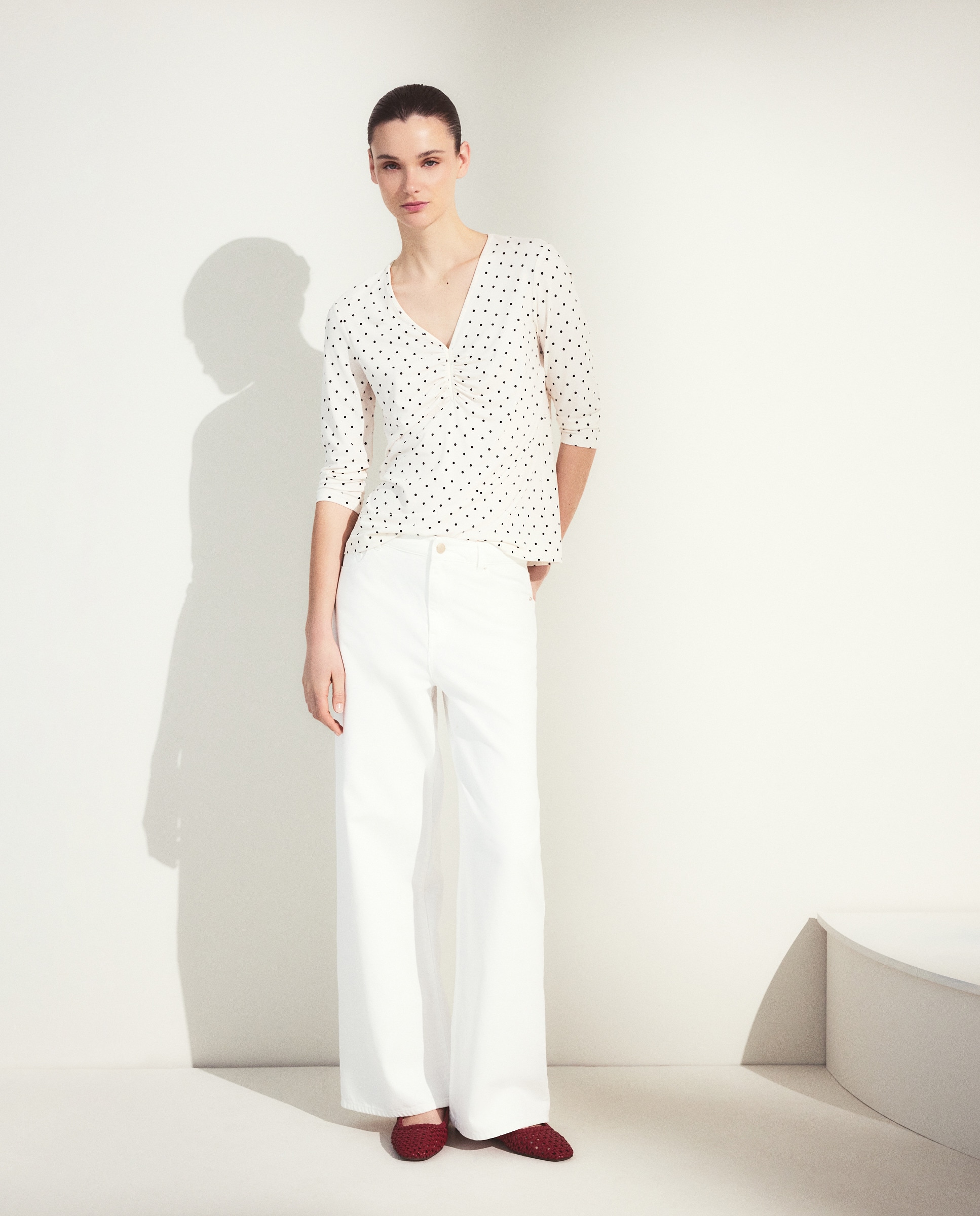 T-shirt com Franzido no Peito e Estampado às Bolinhas Branco-2