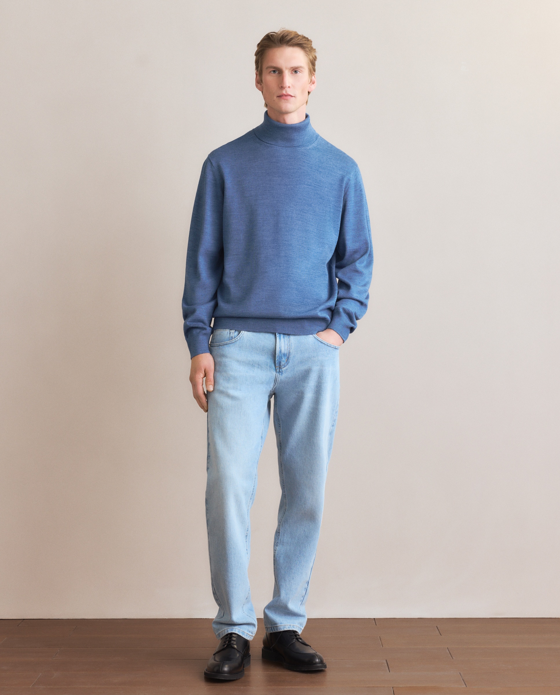 Imagem 0 de Camisola de Malha Lisa de Fio Italiano com Gola Cisne