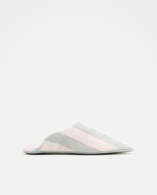 Imagen 0 de Zapatilla demujer de rayas