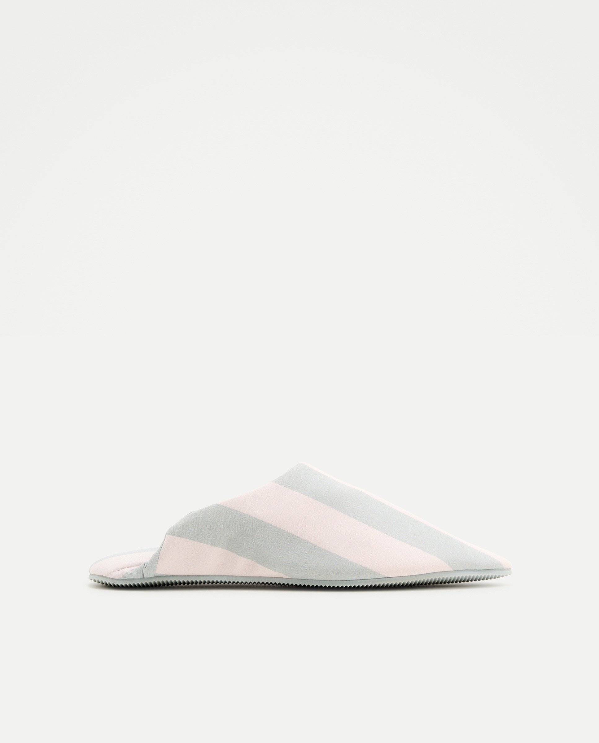 Imagen 0 de Zapatilla demujer de rayas