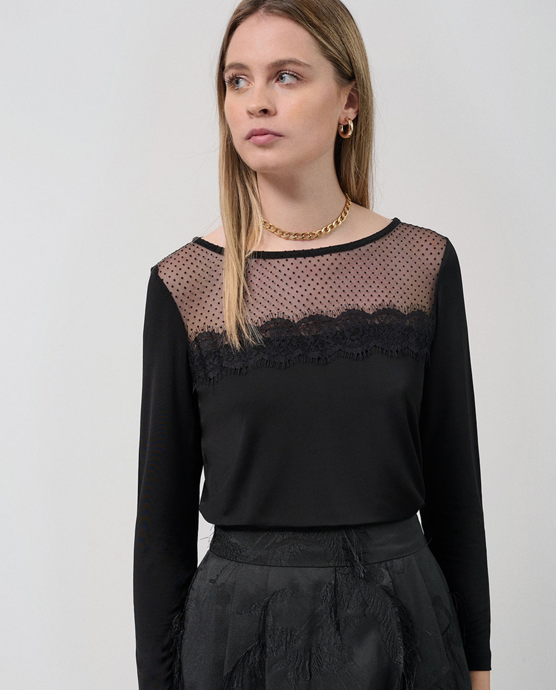 Camisola de Tule com Plumetti e Manga Comprida Preto-1