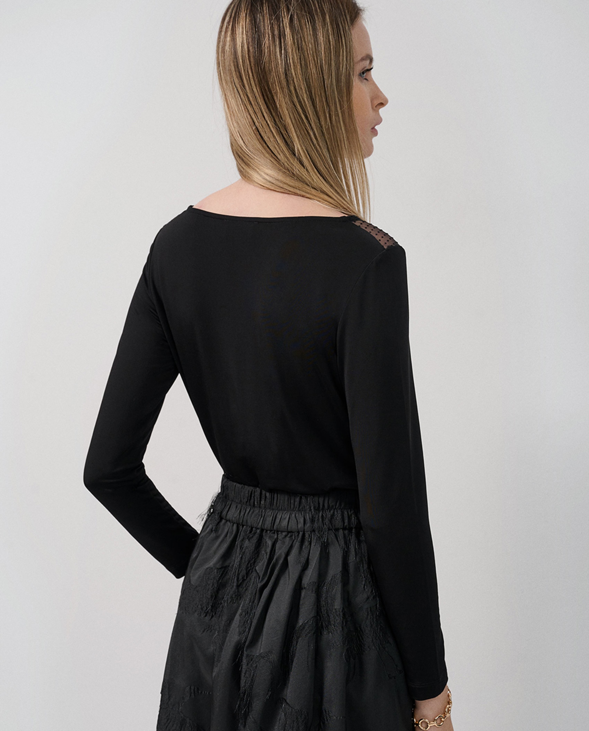 Camisola de Tule com Plumetti e Manga Comprida Preto-2