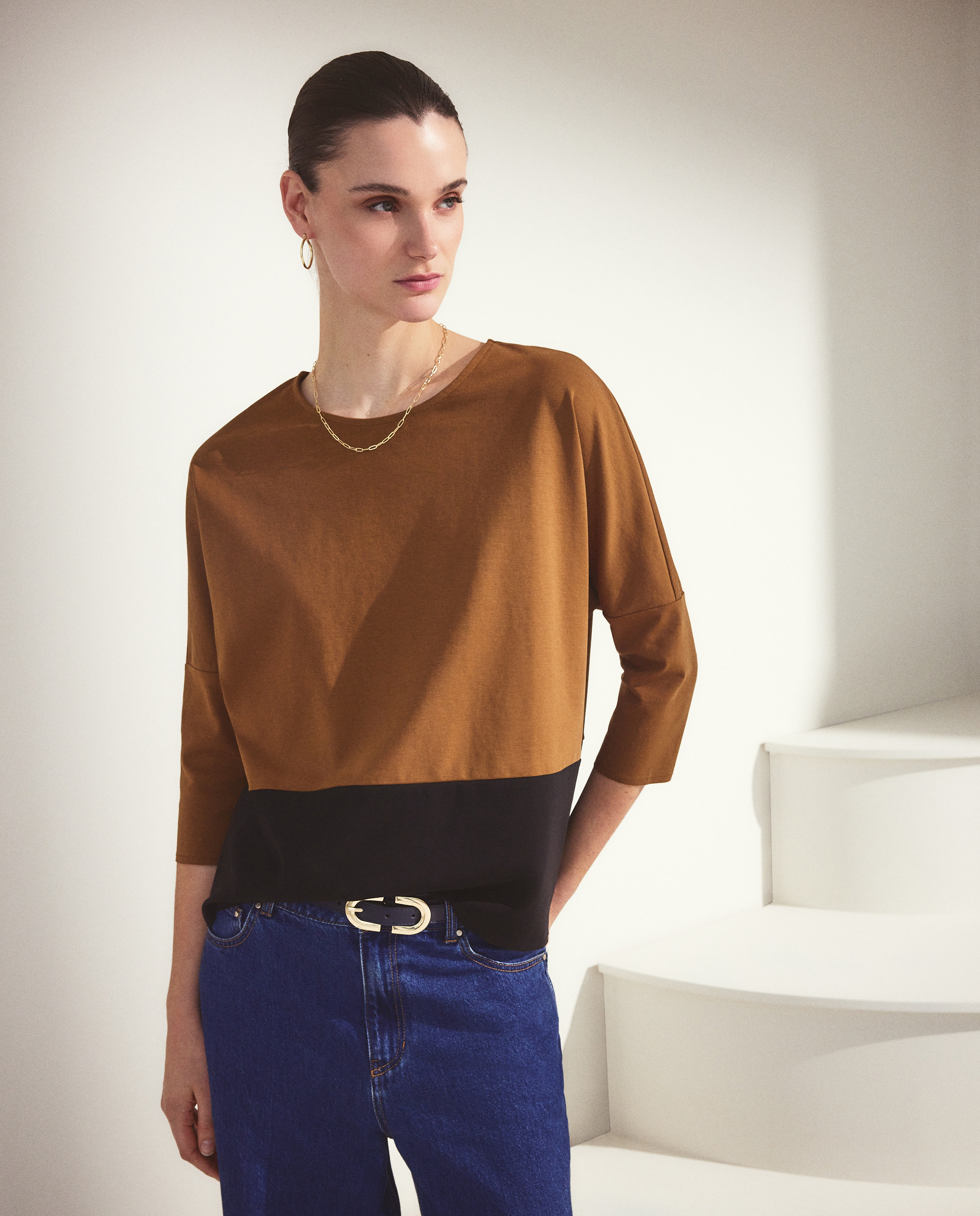 T-shirt com Decote Redondo e Color Block 371 Óleo-2