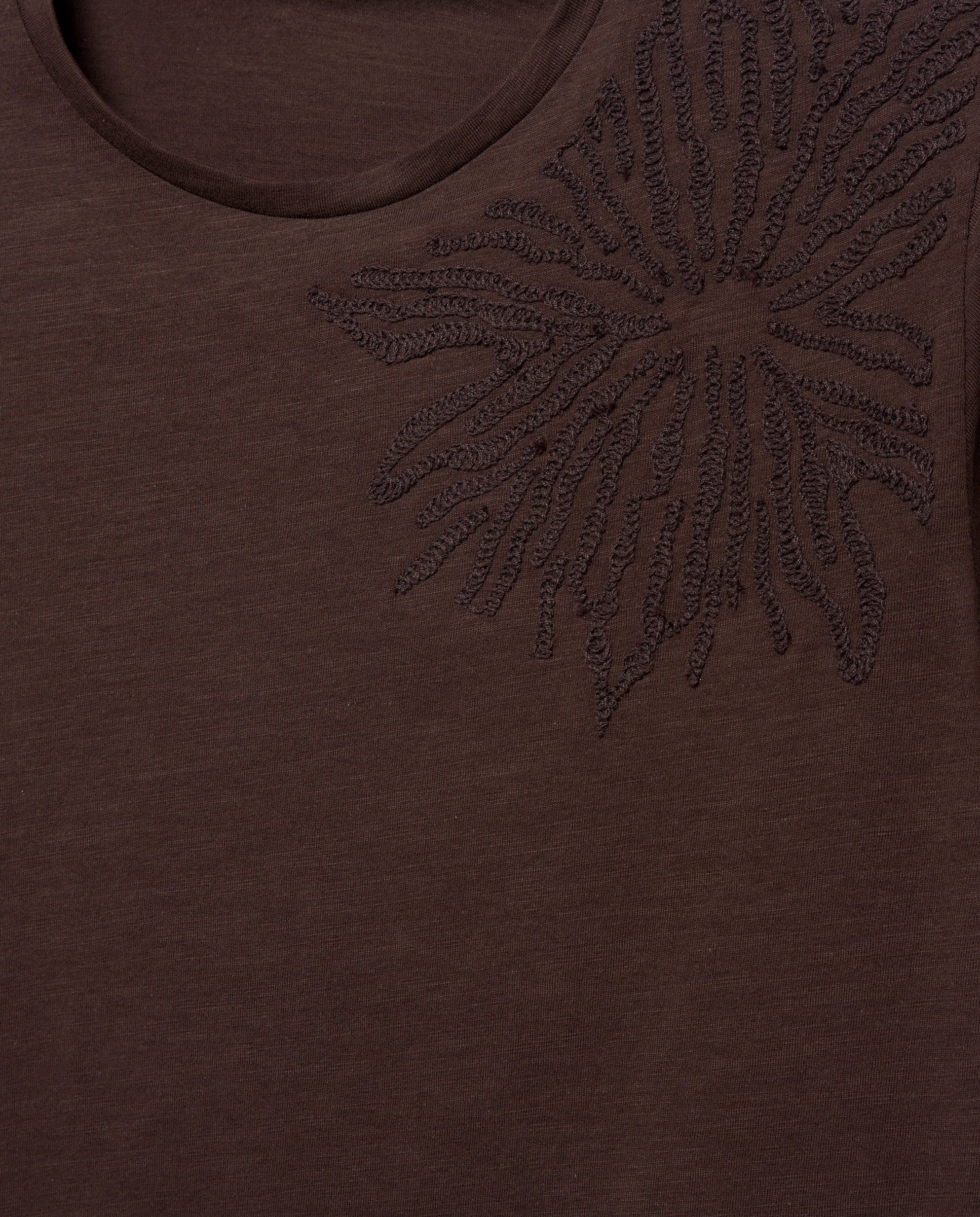 T-shirt de Manga Curta com Bordado Floral no Ombro Castanho-5