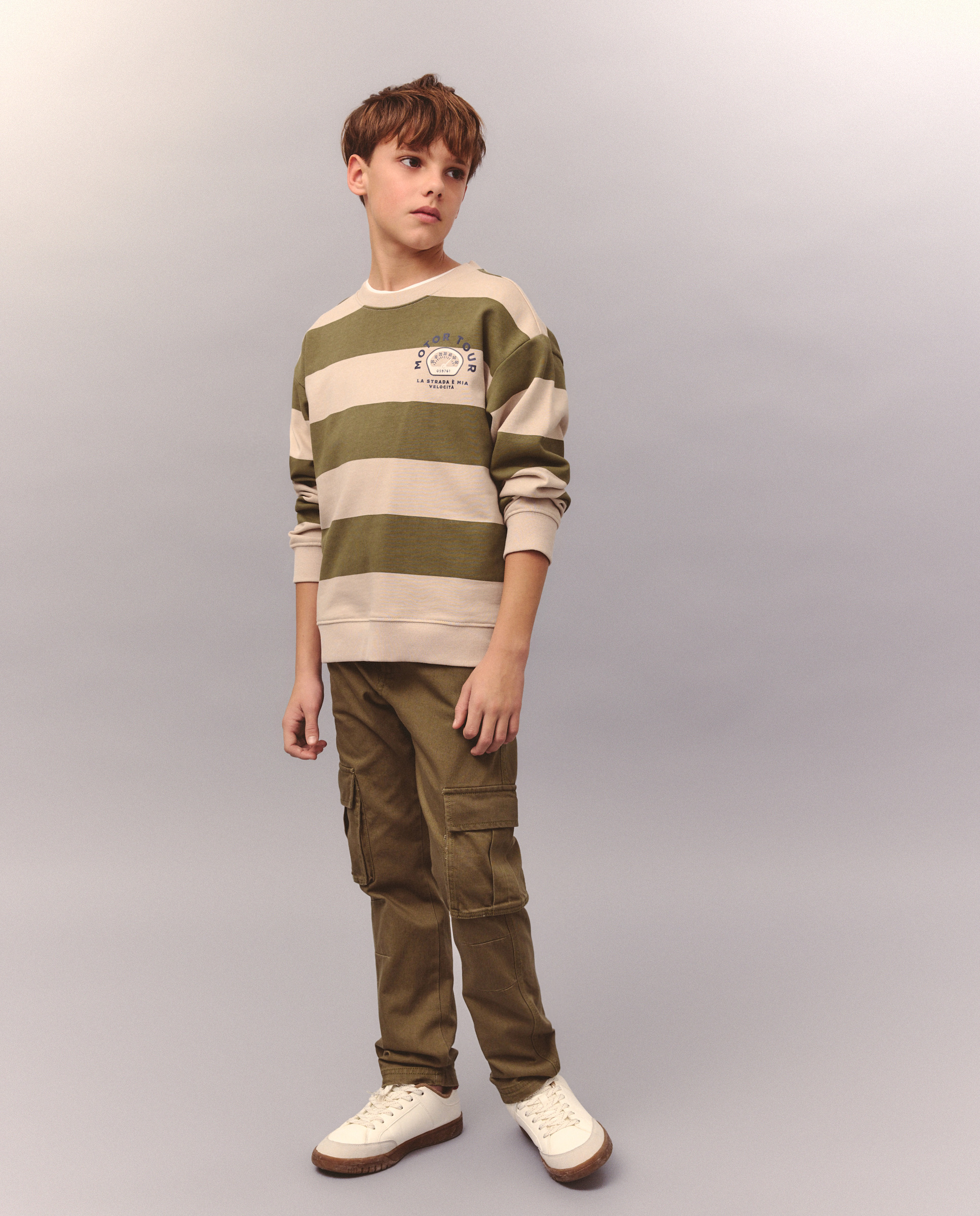 Sweatshirt Fechada com Estampado de Fantasia Verde-1