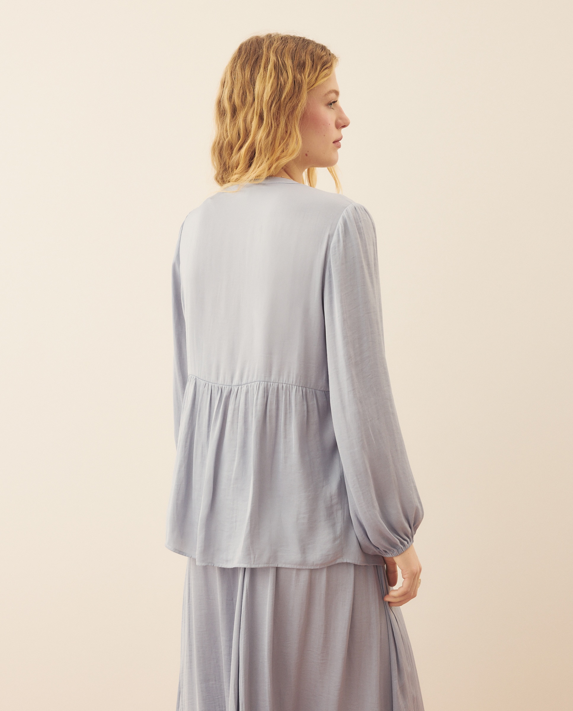 Blusa com Adorno de Cortes 410 Azul Claro-3