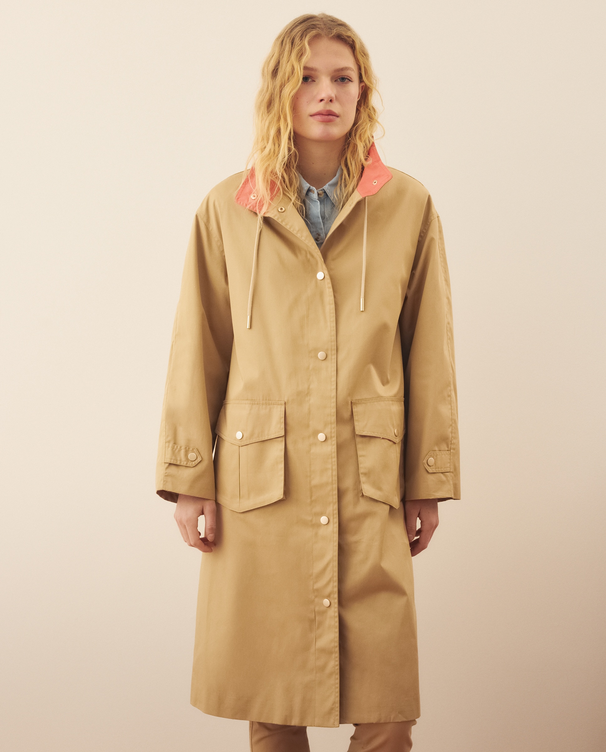 Imagem 0 de Gabardine Comprida com Contrastes