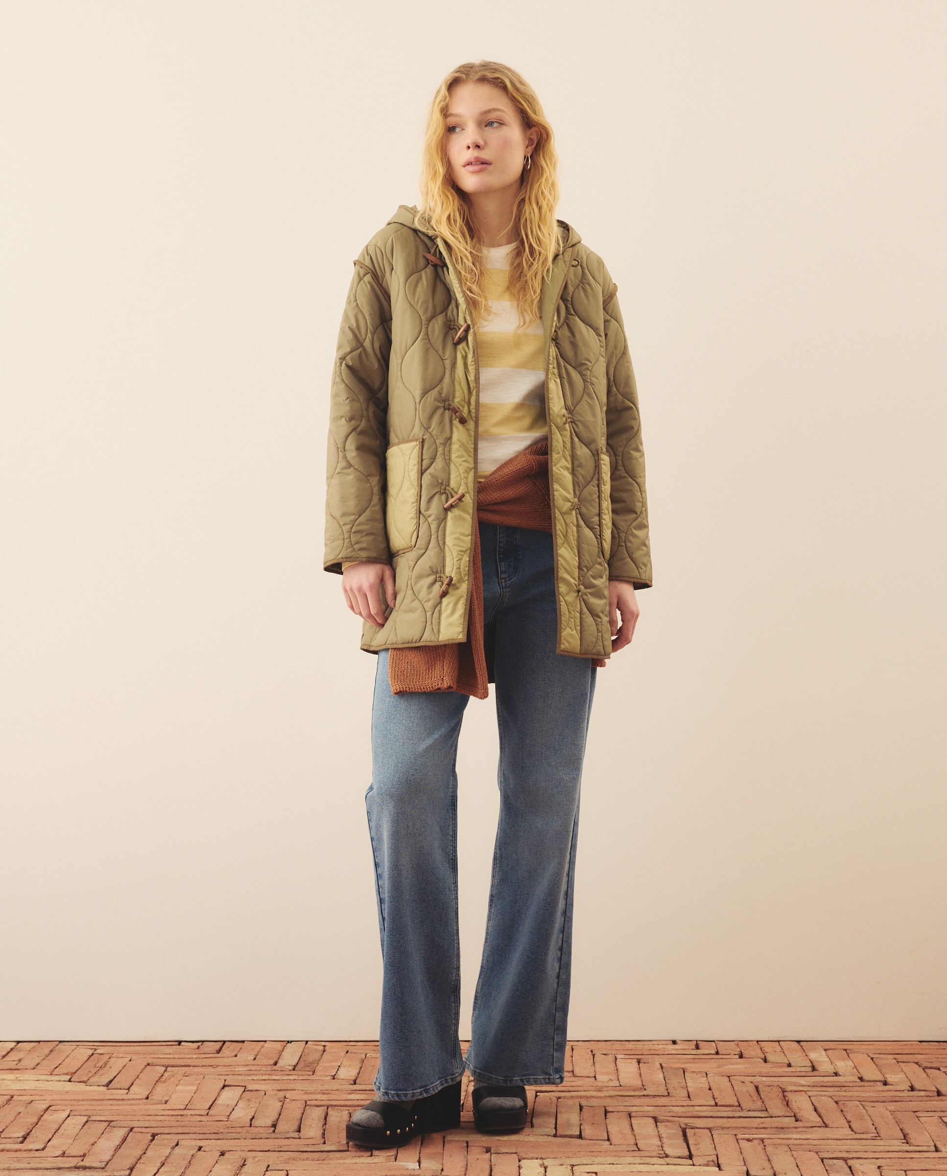 Sobretudo Acolchoado com Fecho de Alamares Verde-flúor-2