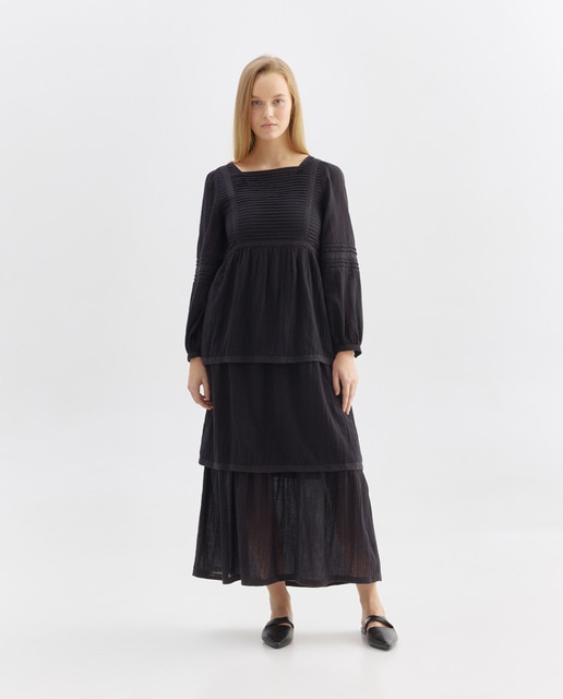 Imagen 0 de Vestido bordado de mujer con escote cuadrado