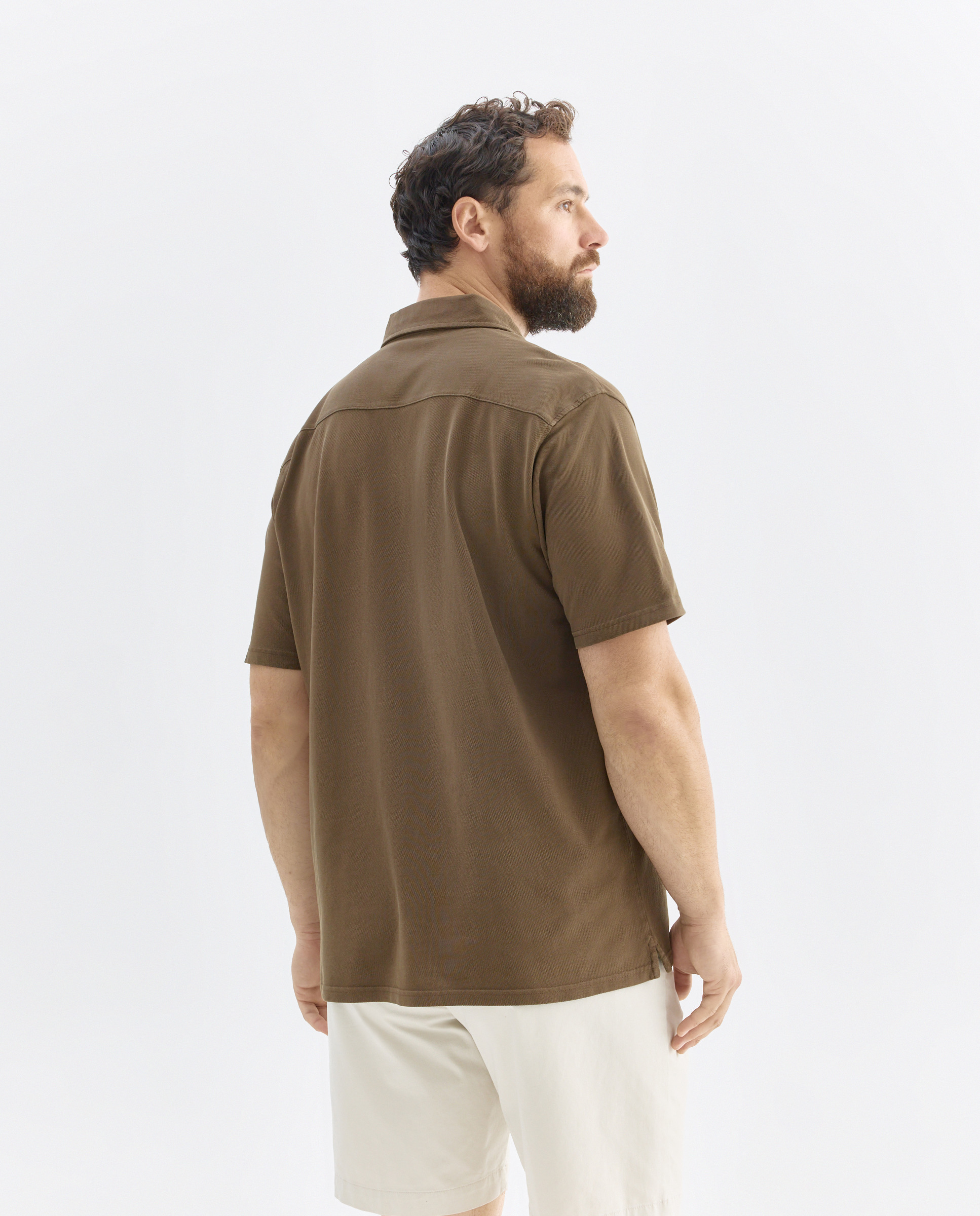 Polo Piqué Liso Garment Dye com Manga Curta Tamanhos Grandes Castanho-3