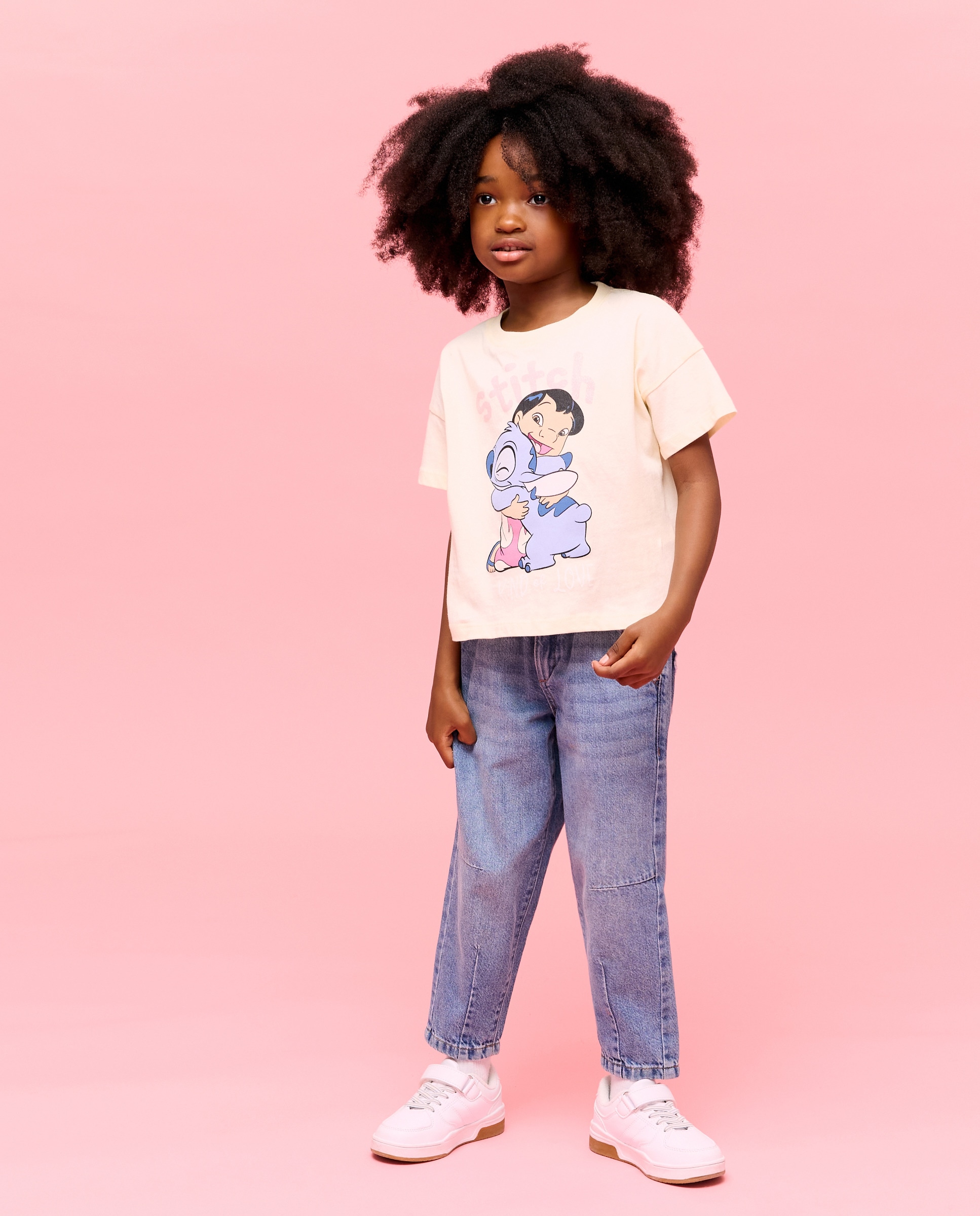 T-shirt de Manga Curta com Estampado Posicional Lilo e Stitch em Glitter 150 Baunilha-2