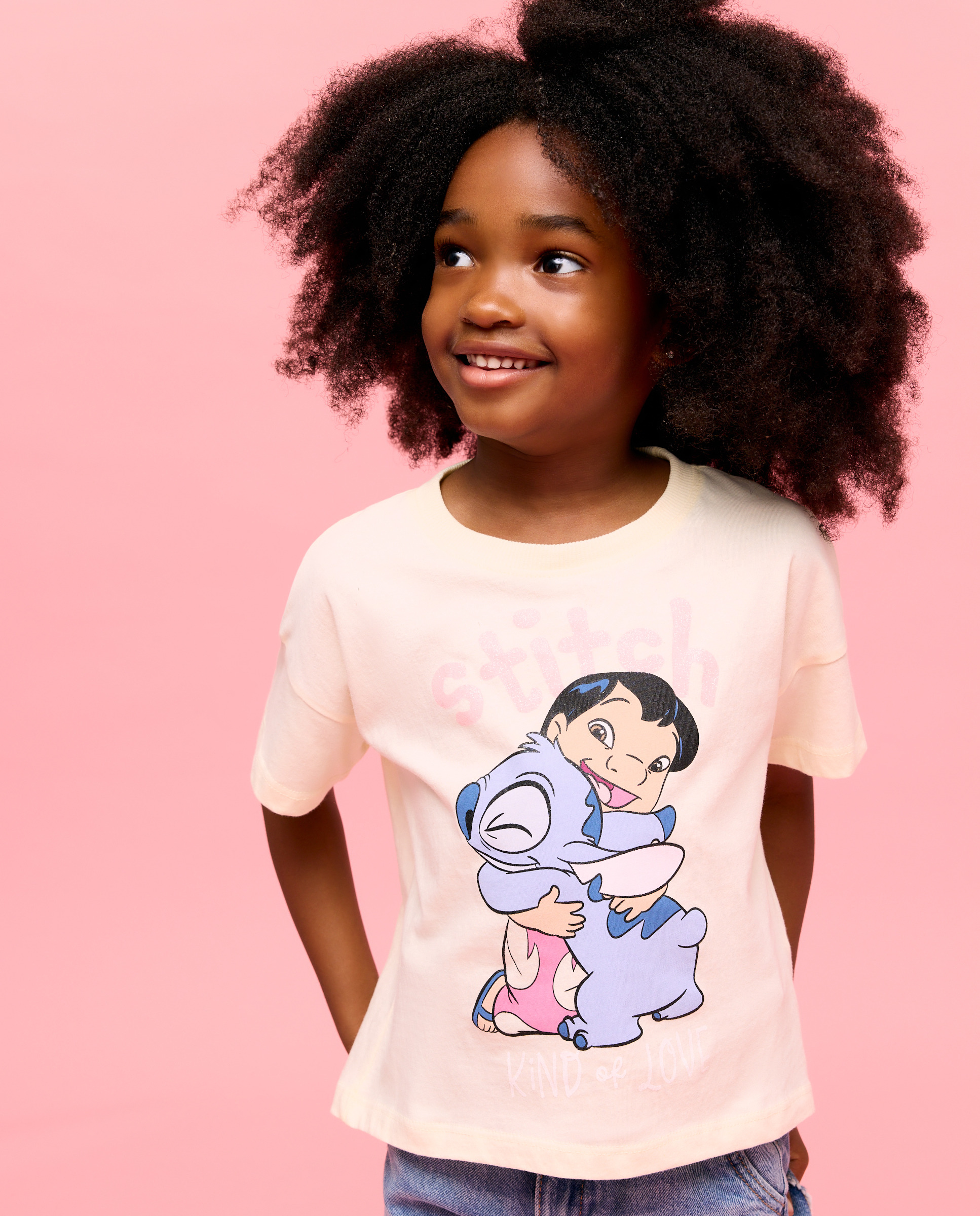 T-shirt de Manga Curta com Estampado Posicional Lilo e Stitch em Glitter 150 Baunilha-1