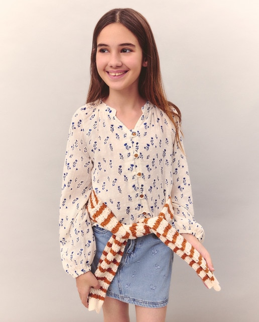 Imagem 0 de Camisa de Manga Comprida Raglã e Gola à Padre Franzida Dupla de Chiffon e Plumetti