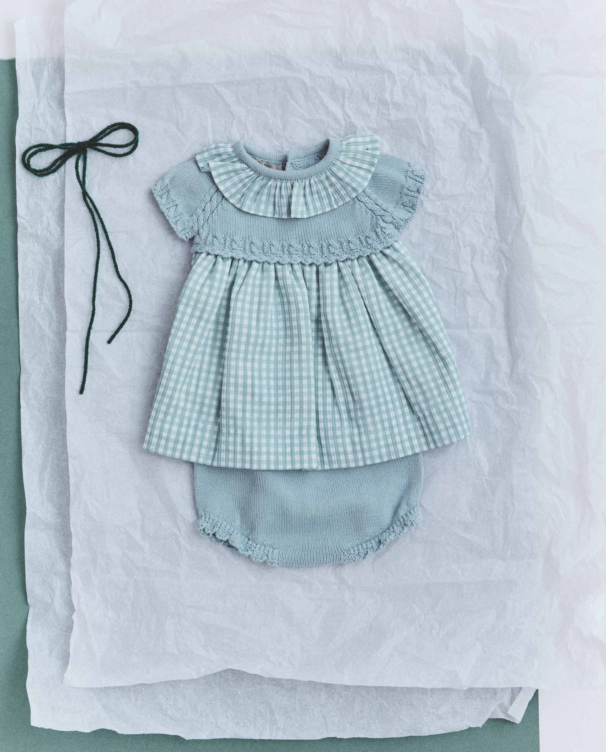 Cueiro de Tricot de Comprimento Médio de Bebé com Manga Curta e Tecido Plano na Gola Verde-4