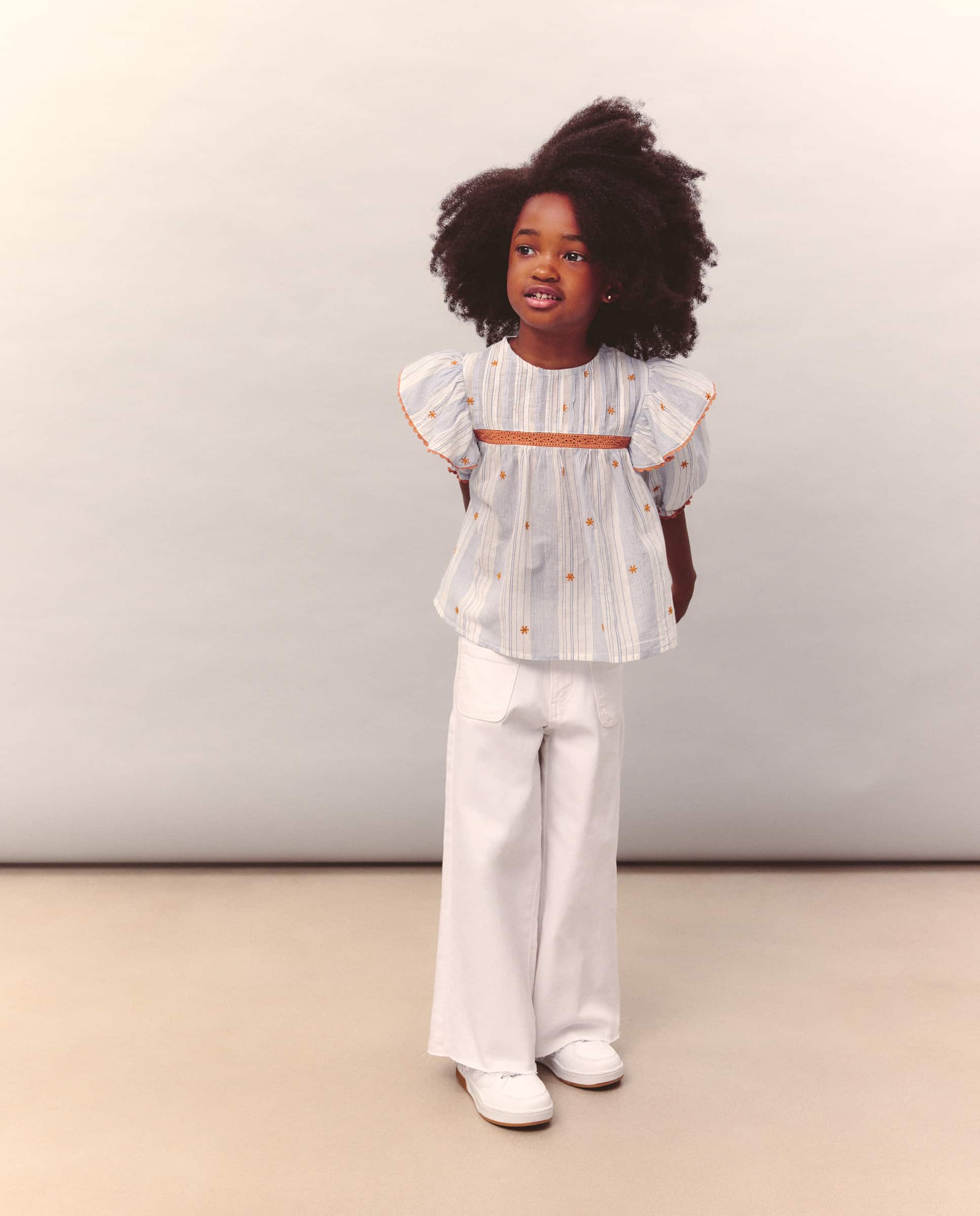 Blusa de Manga Comprida Romântica às Riscas com Estampado Bordado no Peito com Pregas e Folho no Ombro Kids El Corte Inglés Branco-2