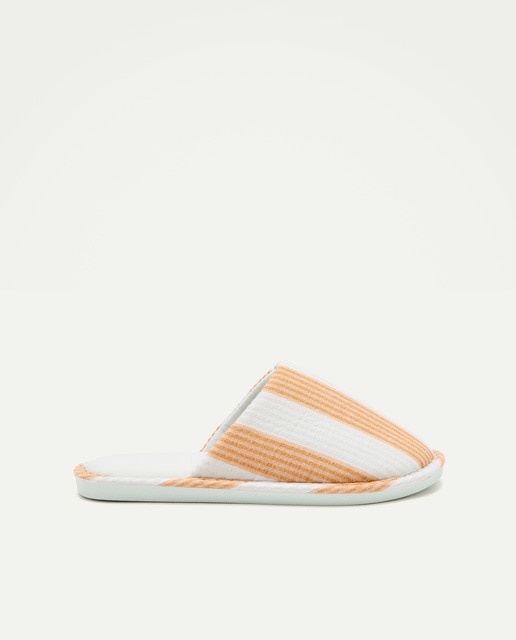 Imagen 0 de Zapatilla de mujer estampada