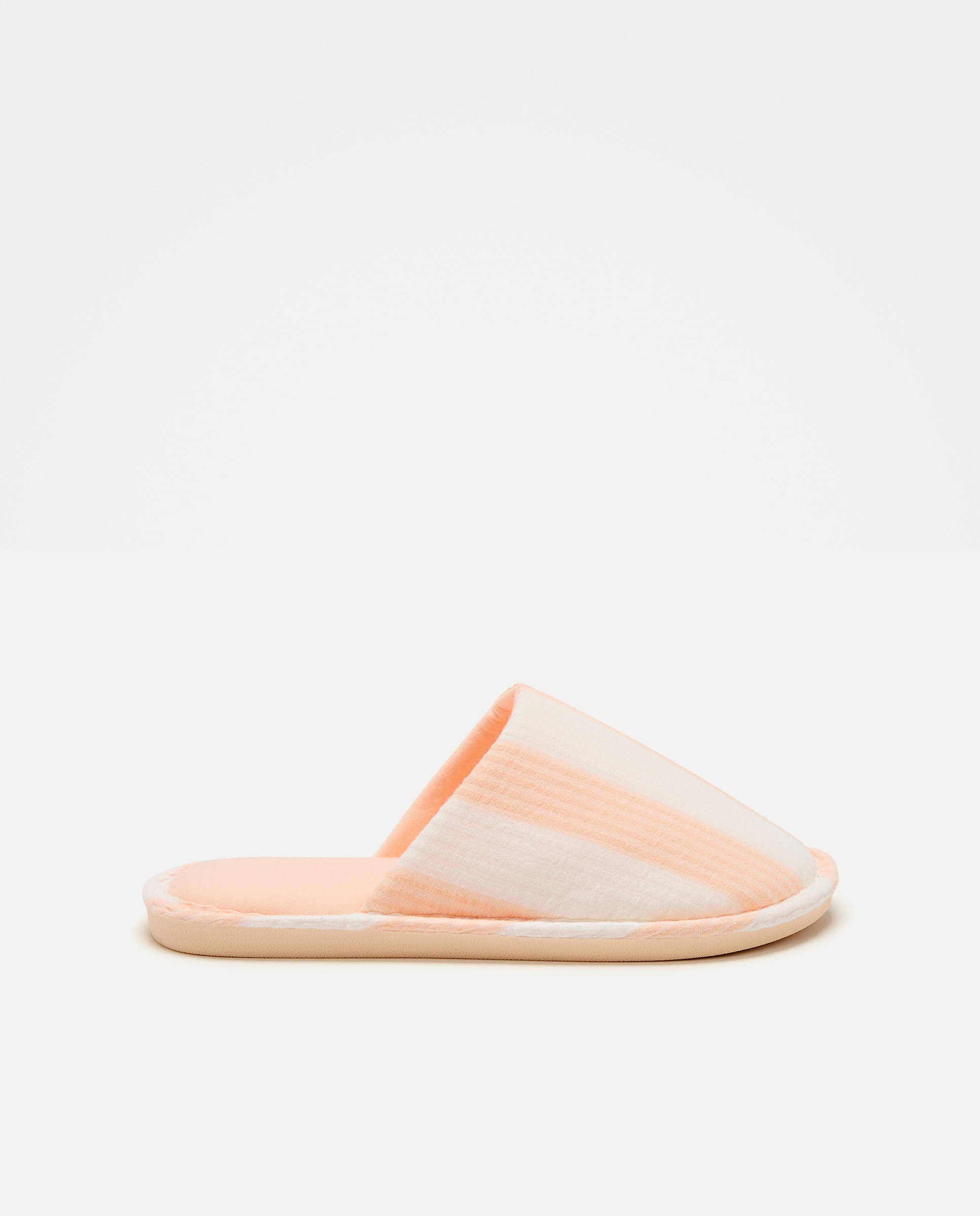 Imagen 0 de Zapatilla de mujer estampada