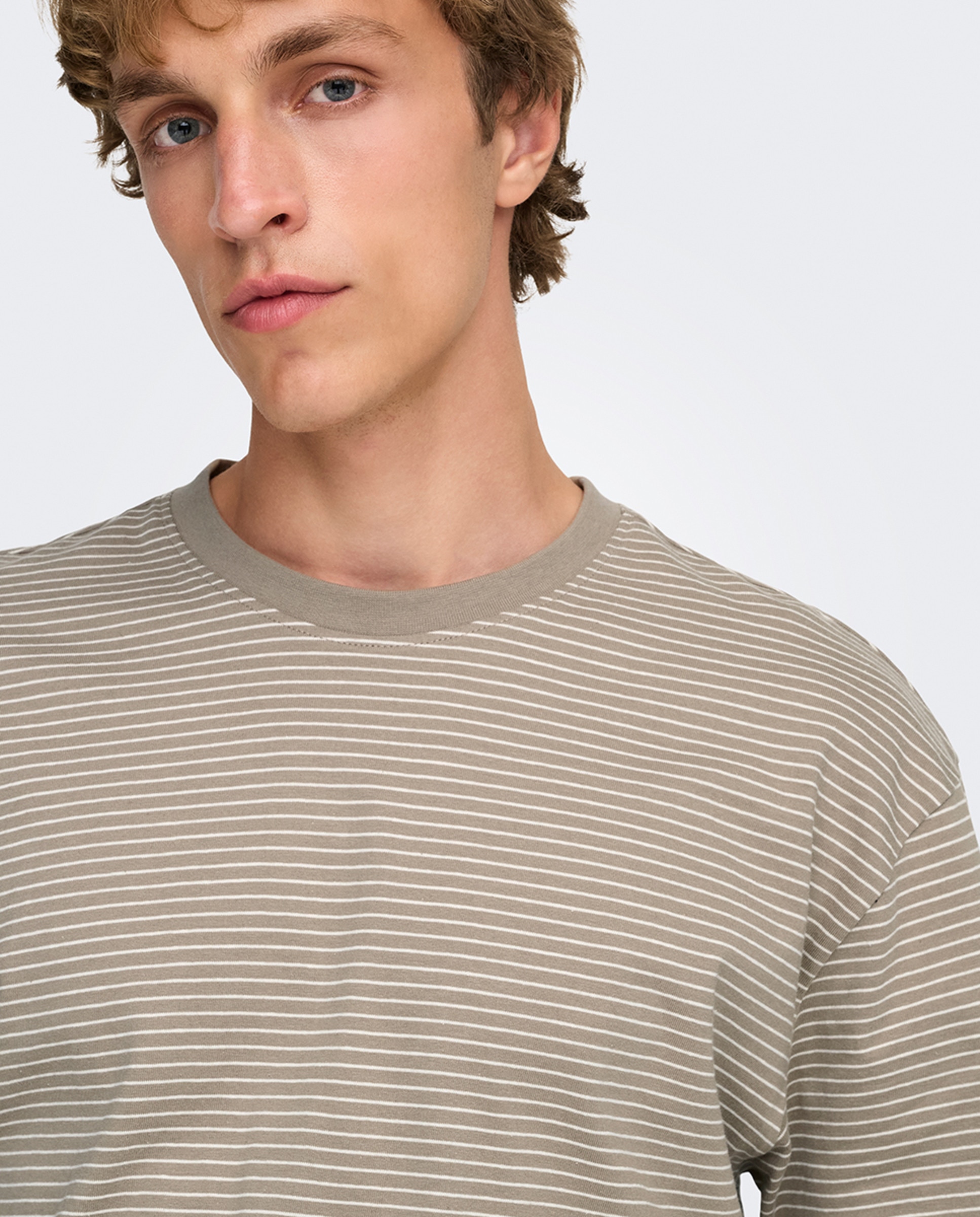 T-shirt Relaxed Fit 100% Algodão Orgânico com Manga Curta Castanho-claro-3
