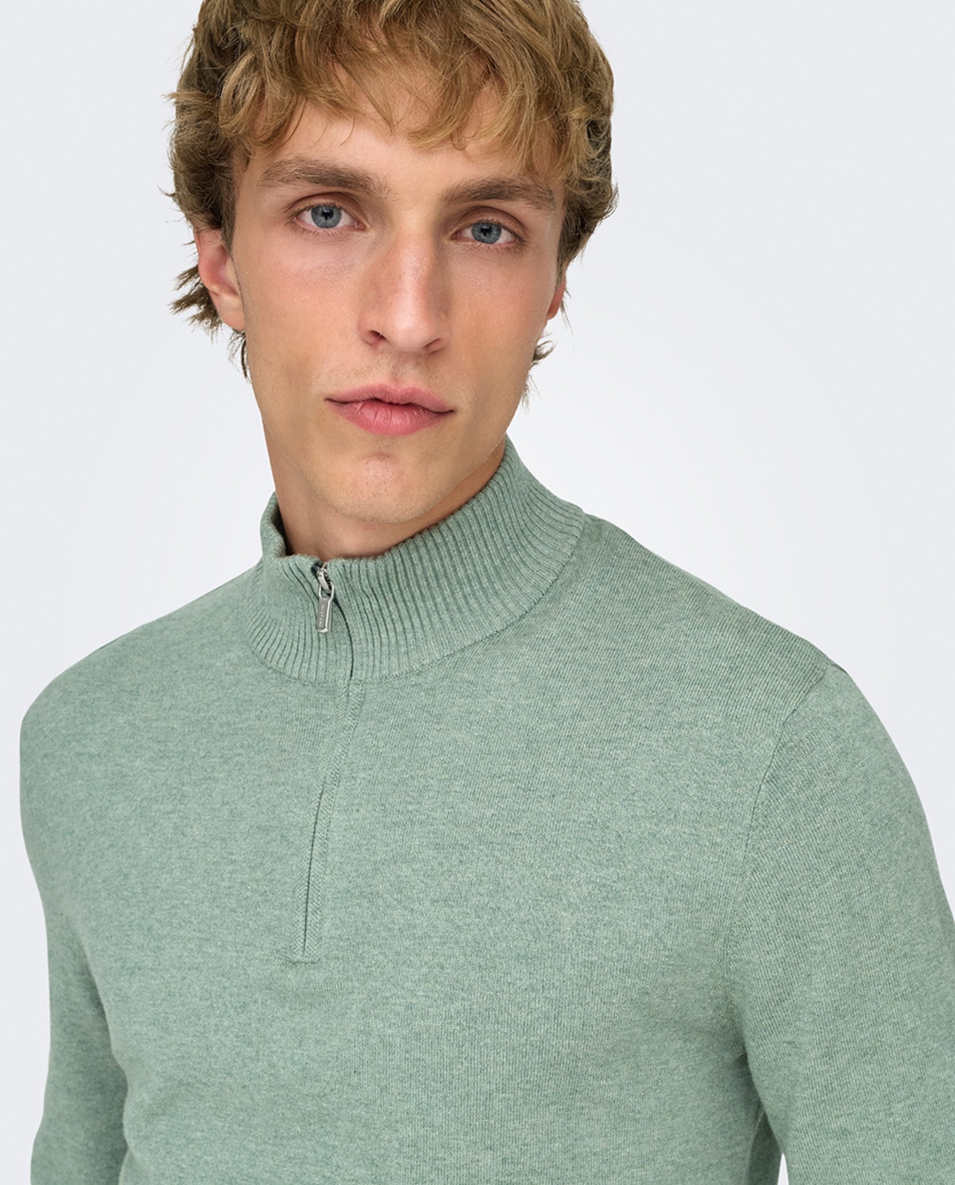 Camisola de Malha Regular Fit com Manga Comprida. Verde Água-4