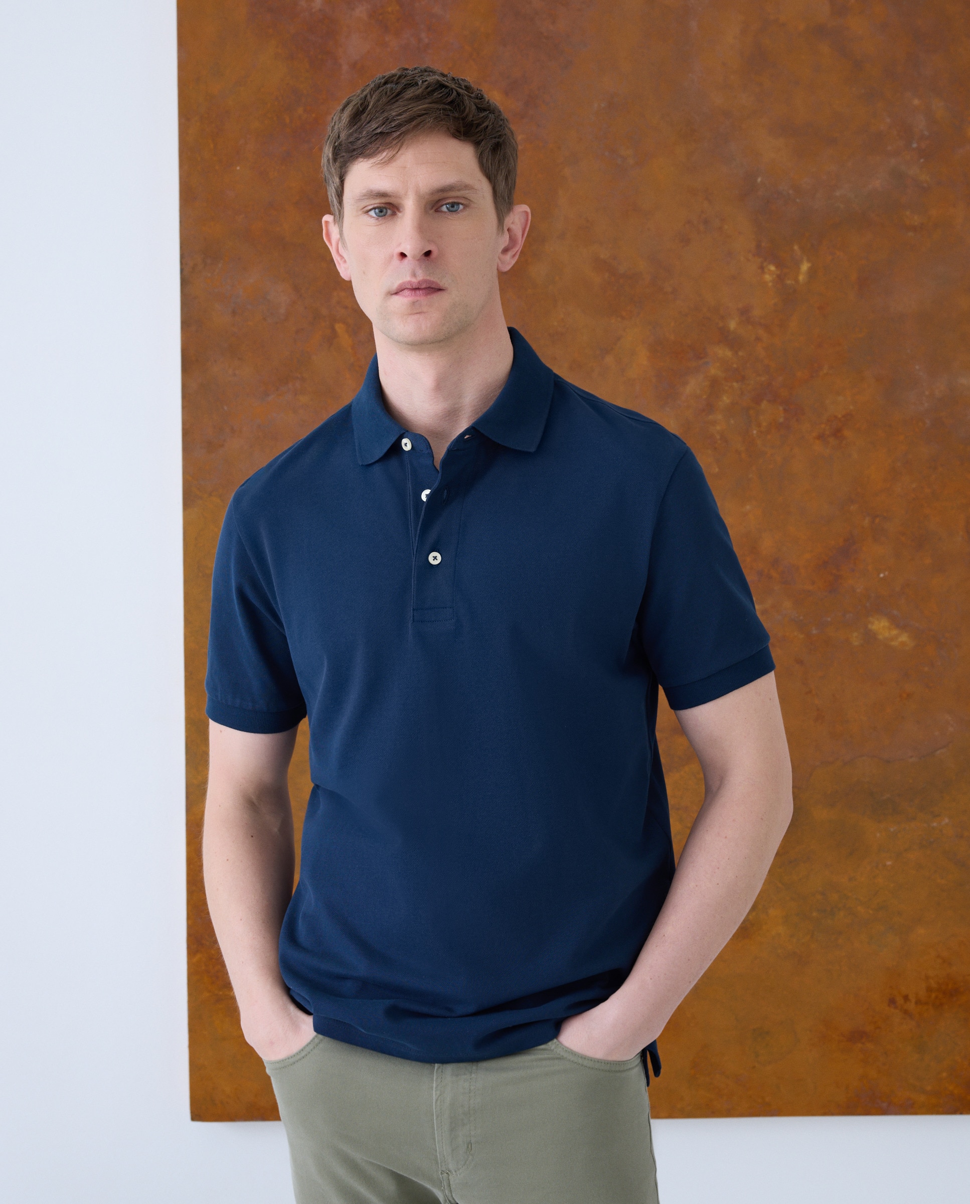 Imagem 0 de Polo Piqué com Manga Curta e Liso na Base do Colarinho