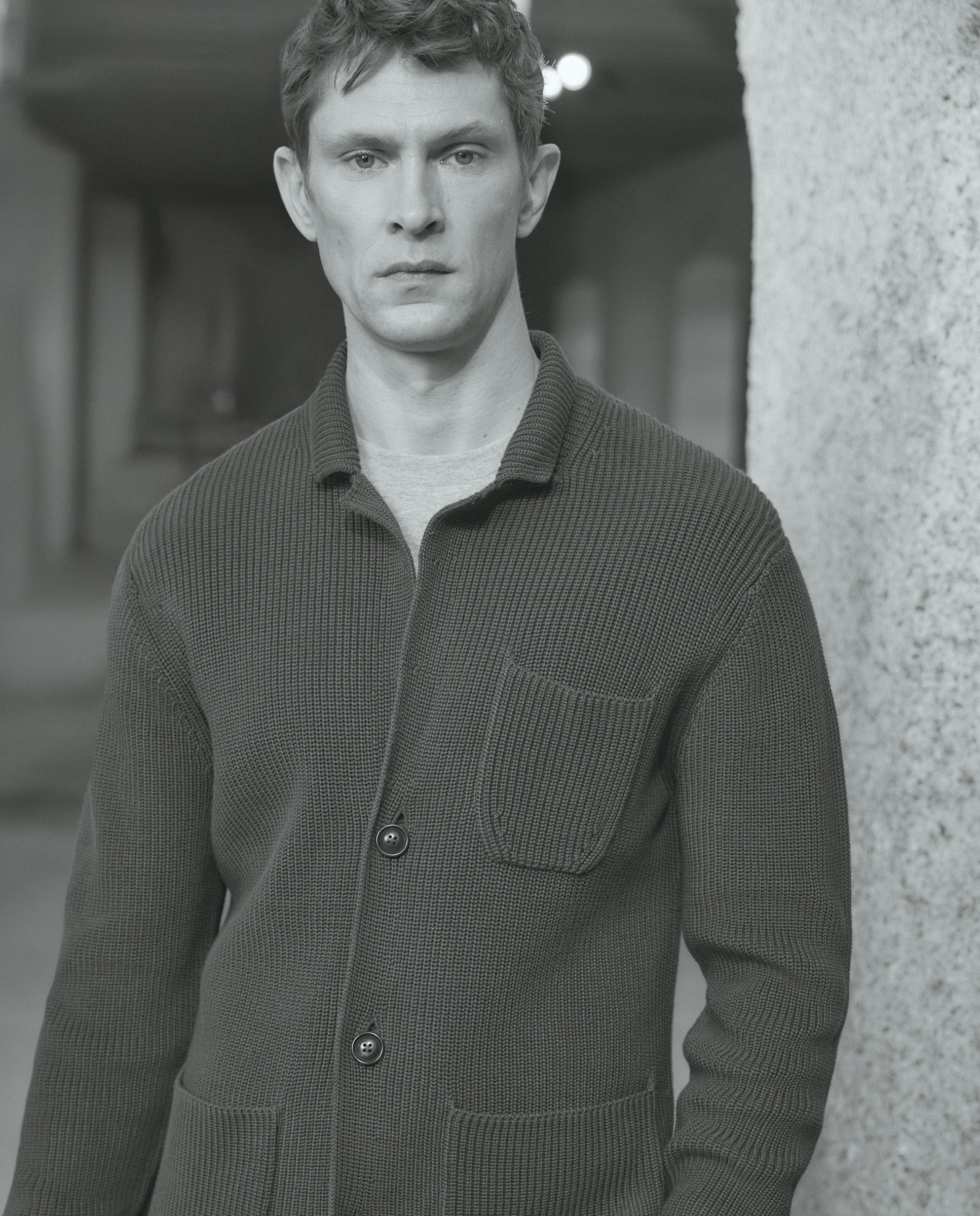 Imagem 0 de Cardigan de Malha Inglesa com Botões e Gola de Lapela