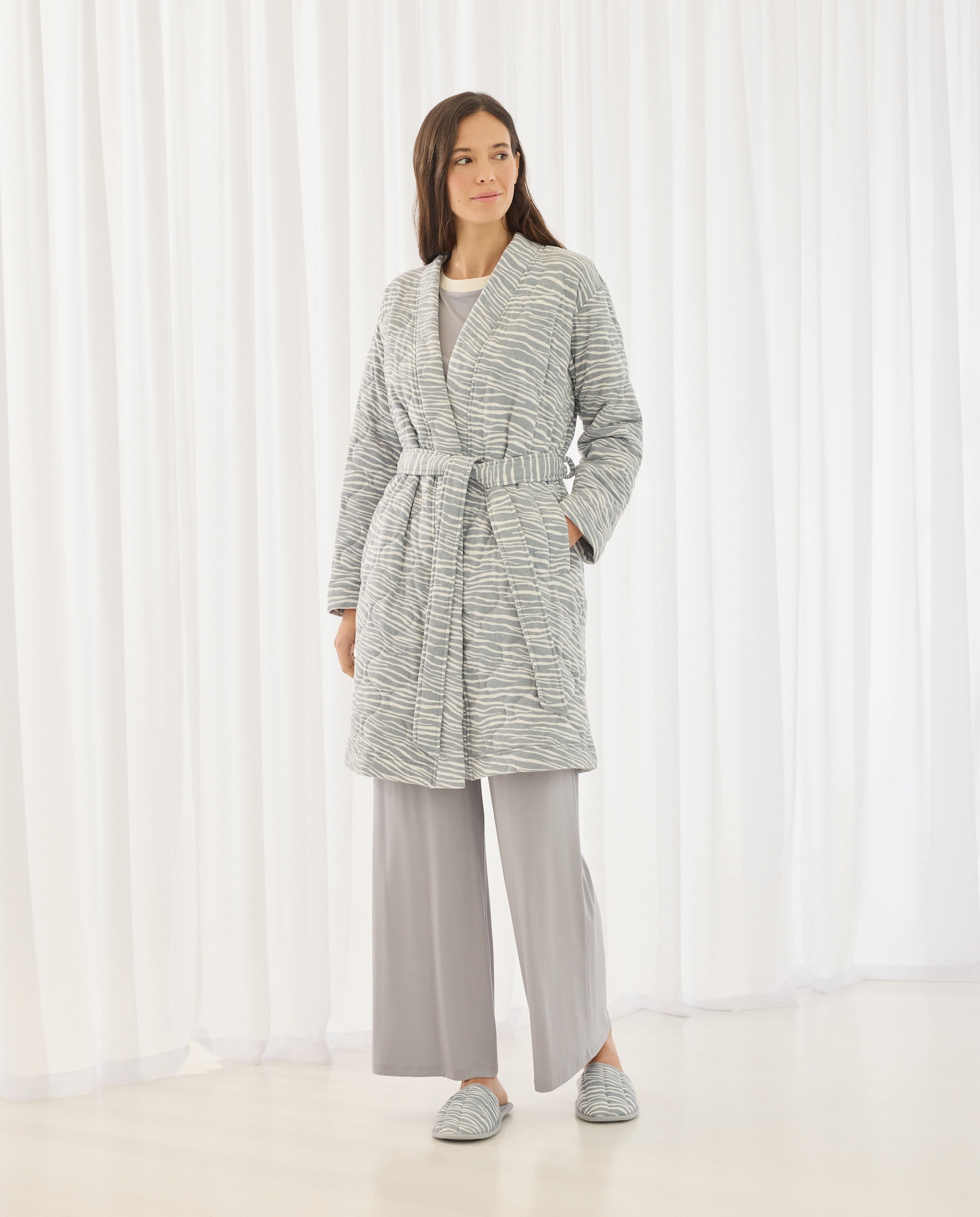 Imagem 0 de Robe Acolchoado com Animal Print de Zebra