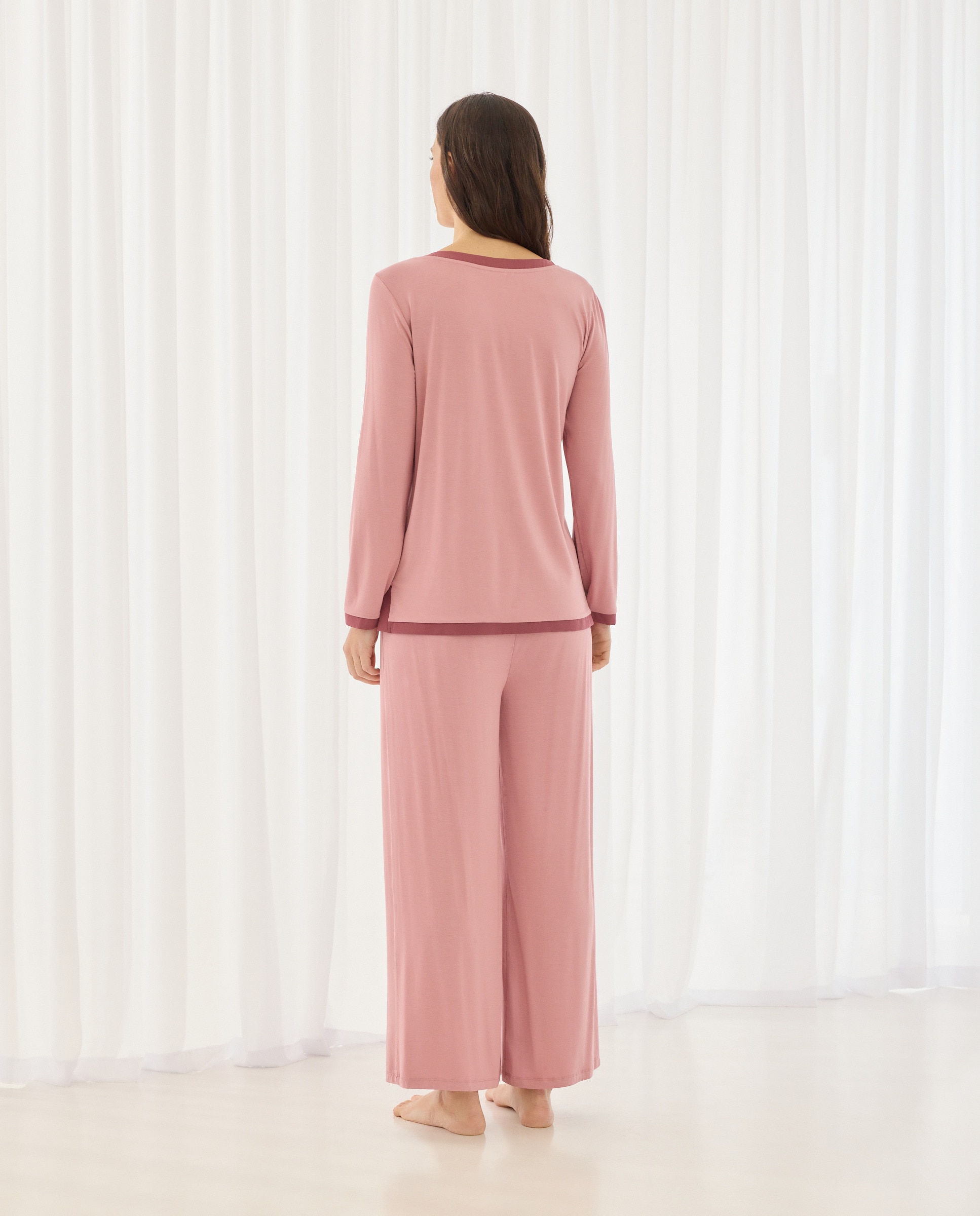 Pijama de Cetim com Vivos em Contraste 220 Rosa Pálido-2