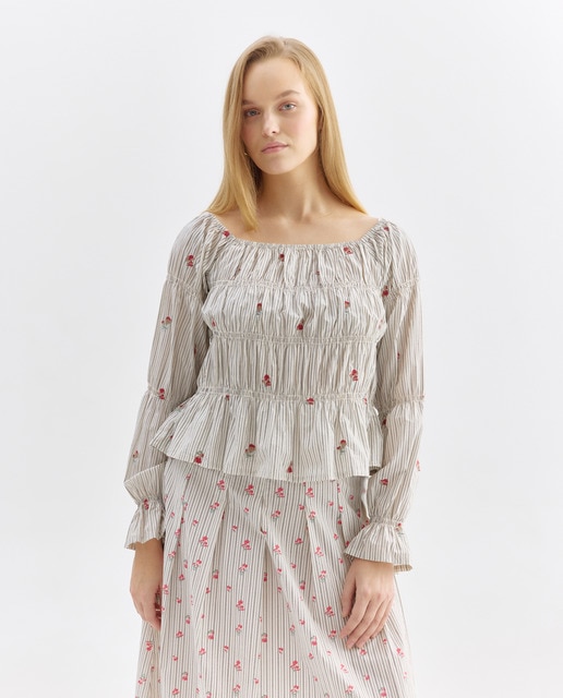 Imagen 0 de Blusa de mujer de flores bordada