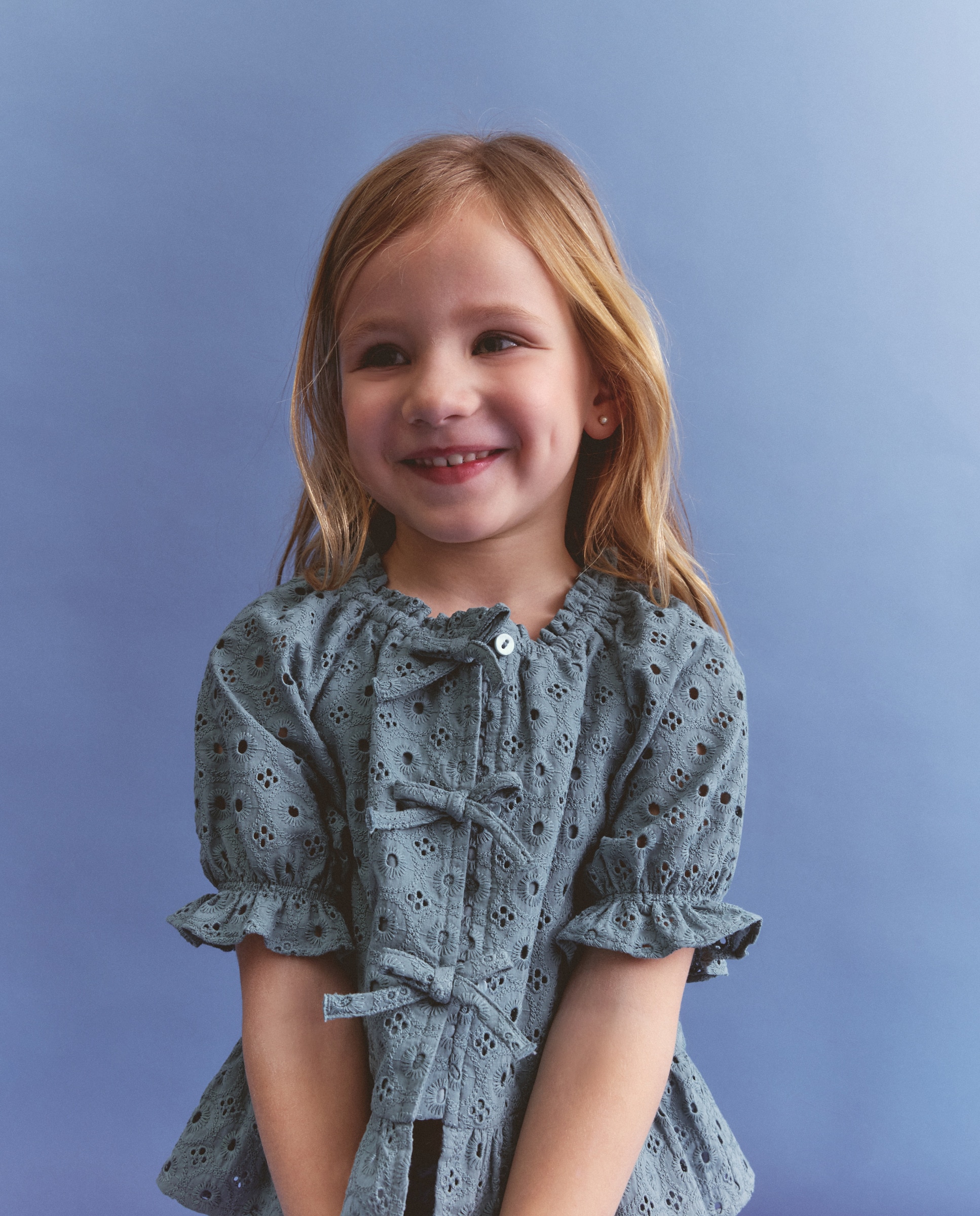 Blusa de Manga Curta com Laços e Bordado Suíço 530 Verde Escuro-1