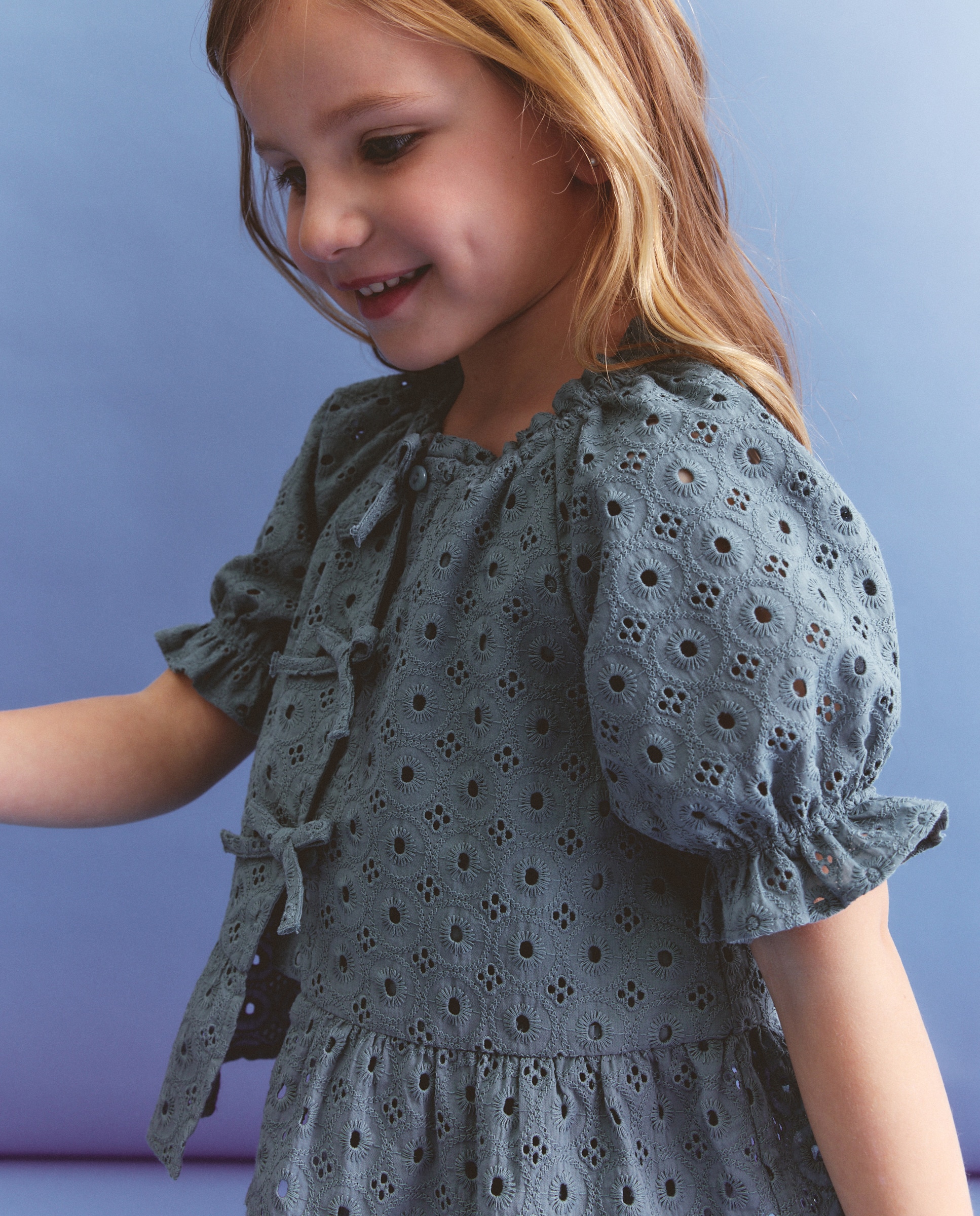 Blusa de Manga Curta com Laços e Bordado Suíço 530 Verde Escuro-4