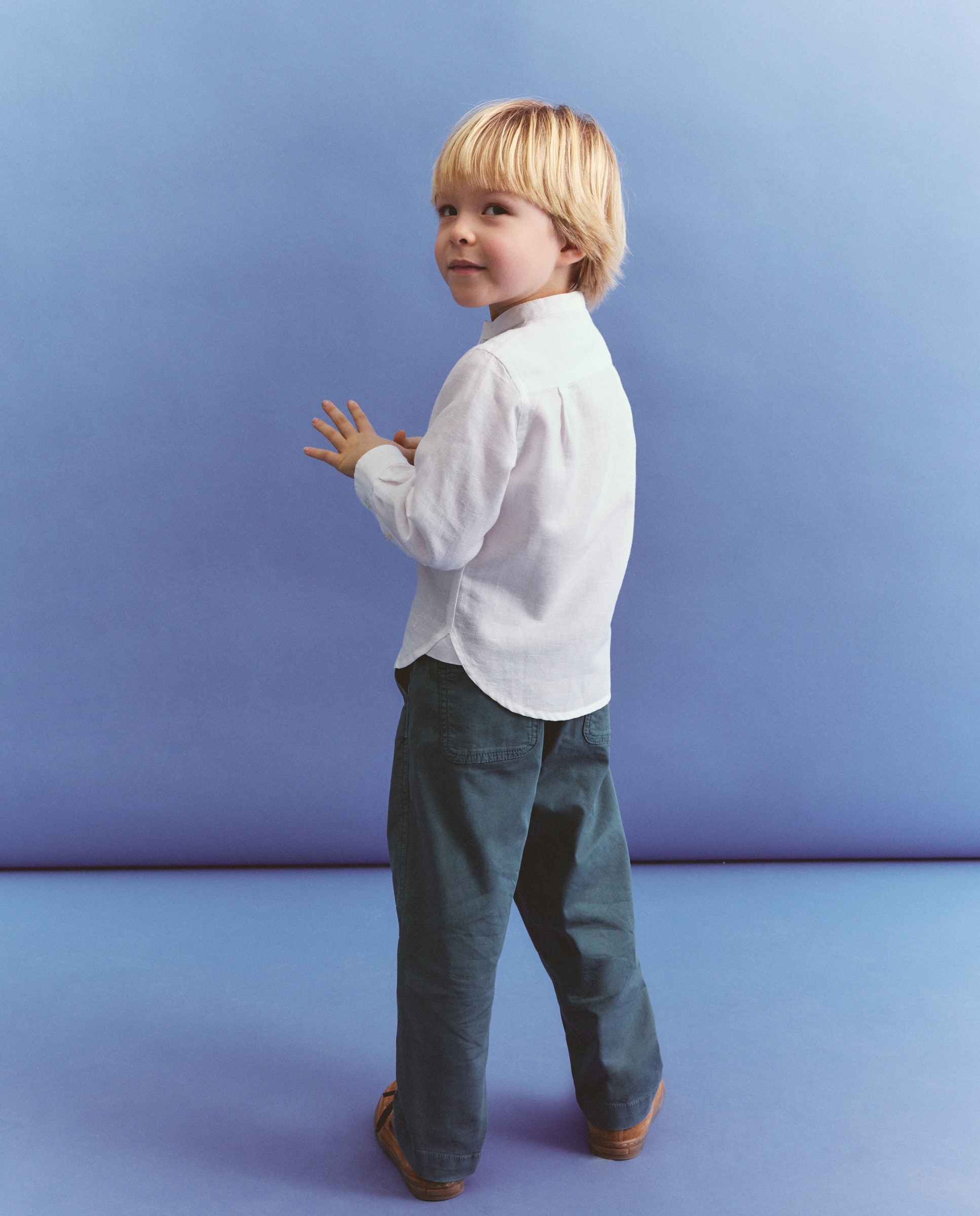 Camisa de Linho com Manga Comprida e Gola à Padre Branco-3