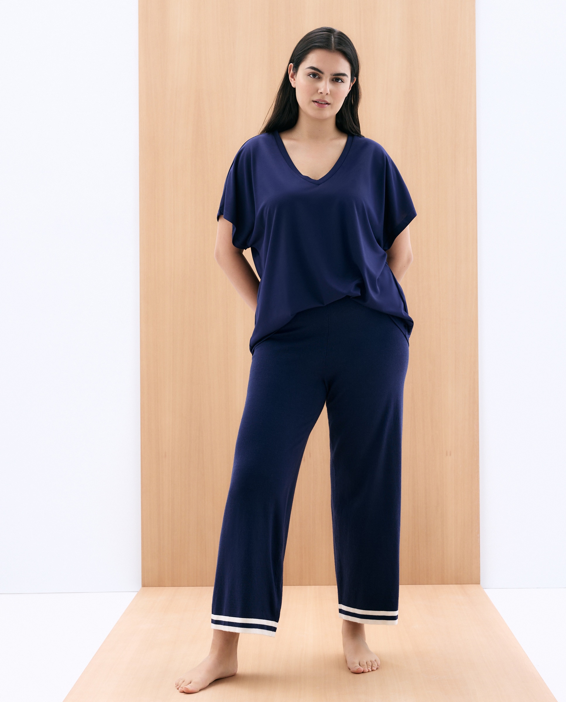 Imagem 0 de Calças de Tricot com Detalhes nas Bainhas