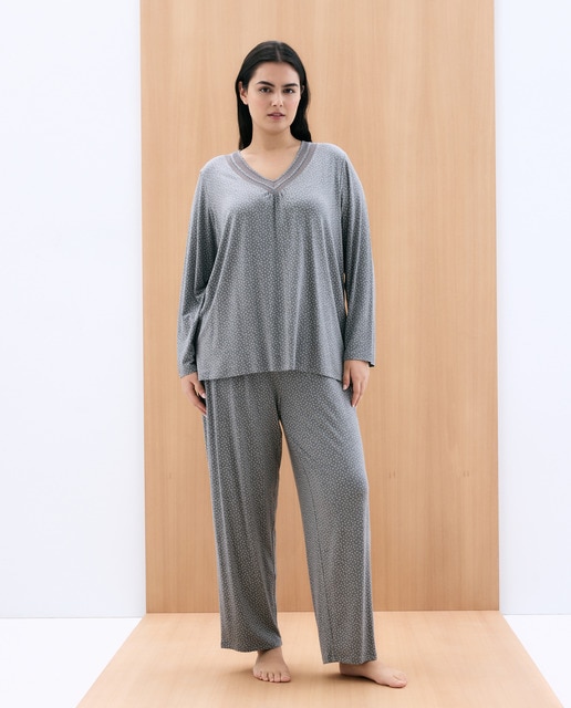 Imagem 0 de Pijama às Bolinhas com Decote em Bico